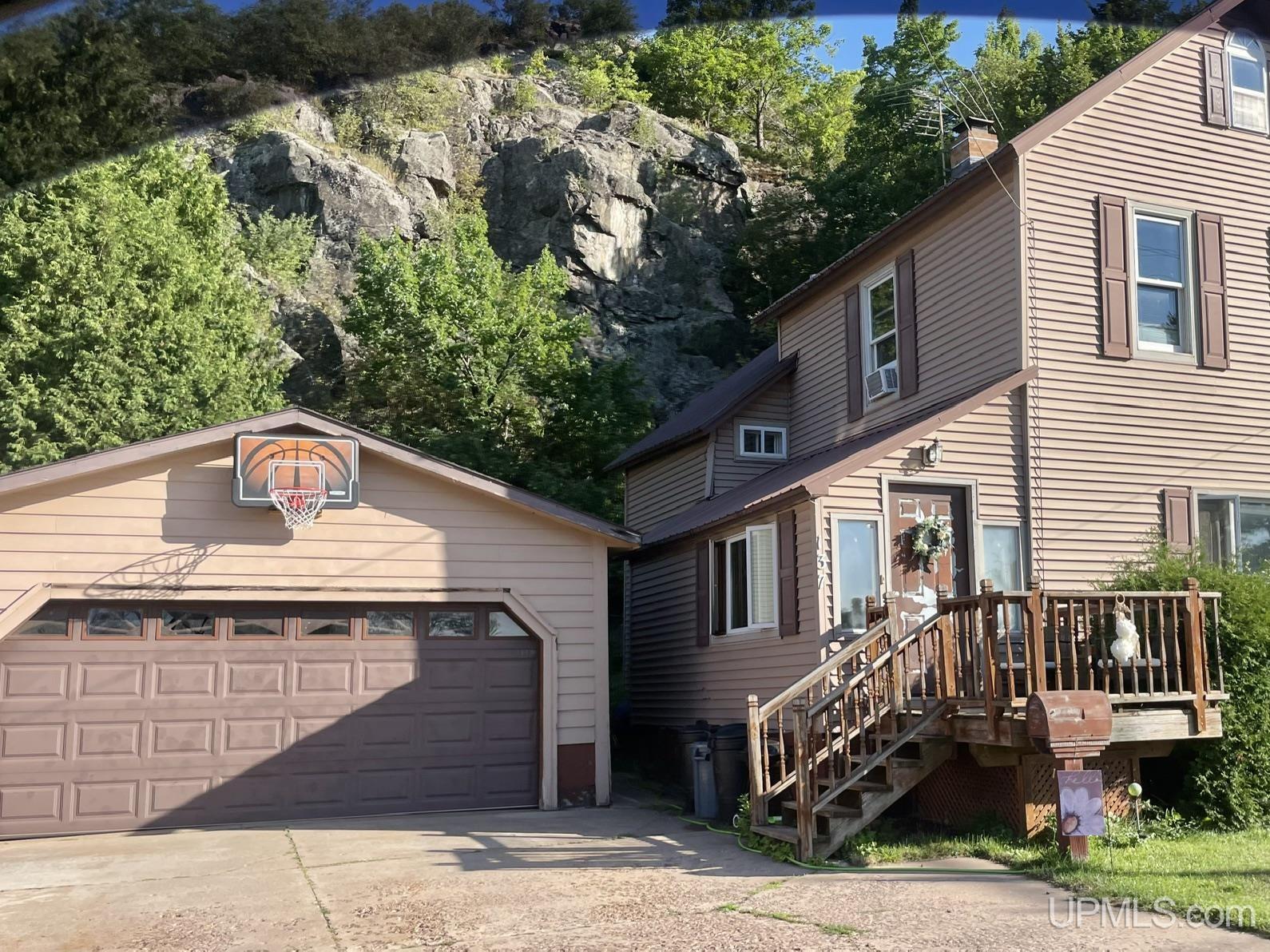 137 Cliff Street Property Photo 2