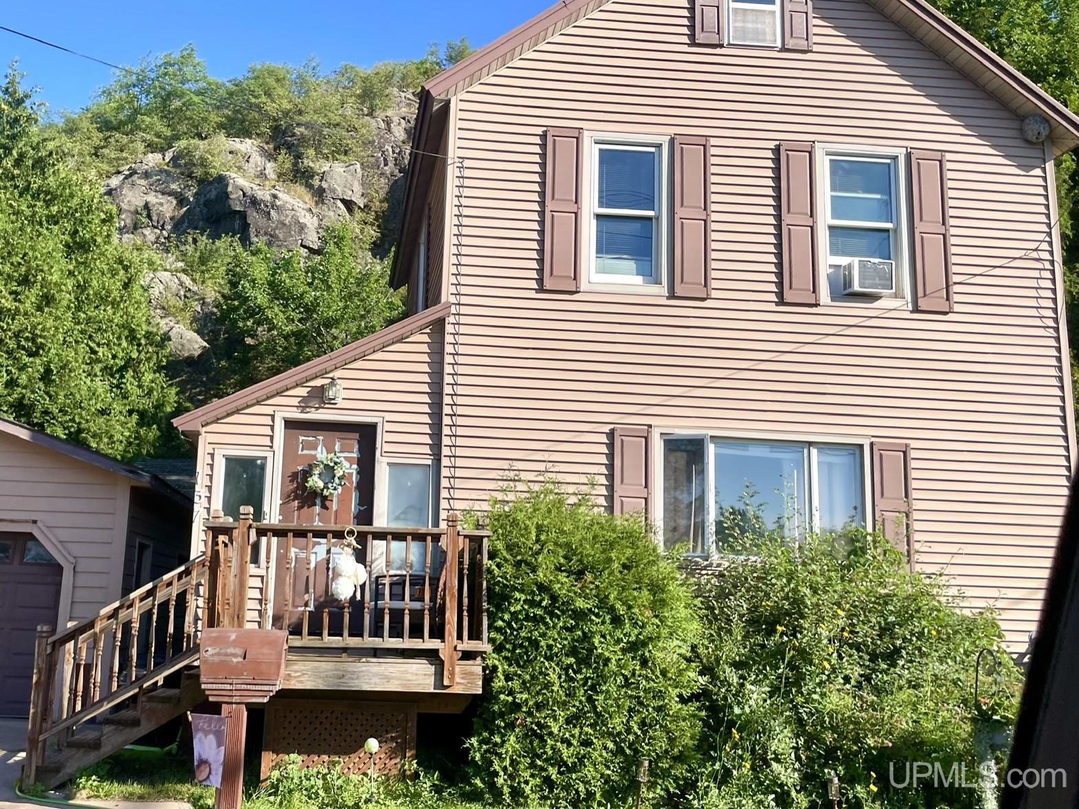 137 Cliff Street Property Photo 3