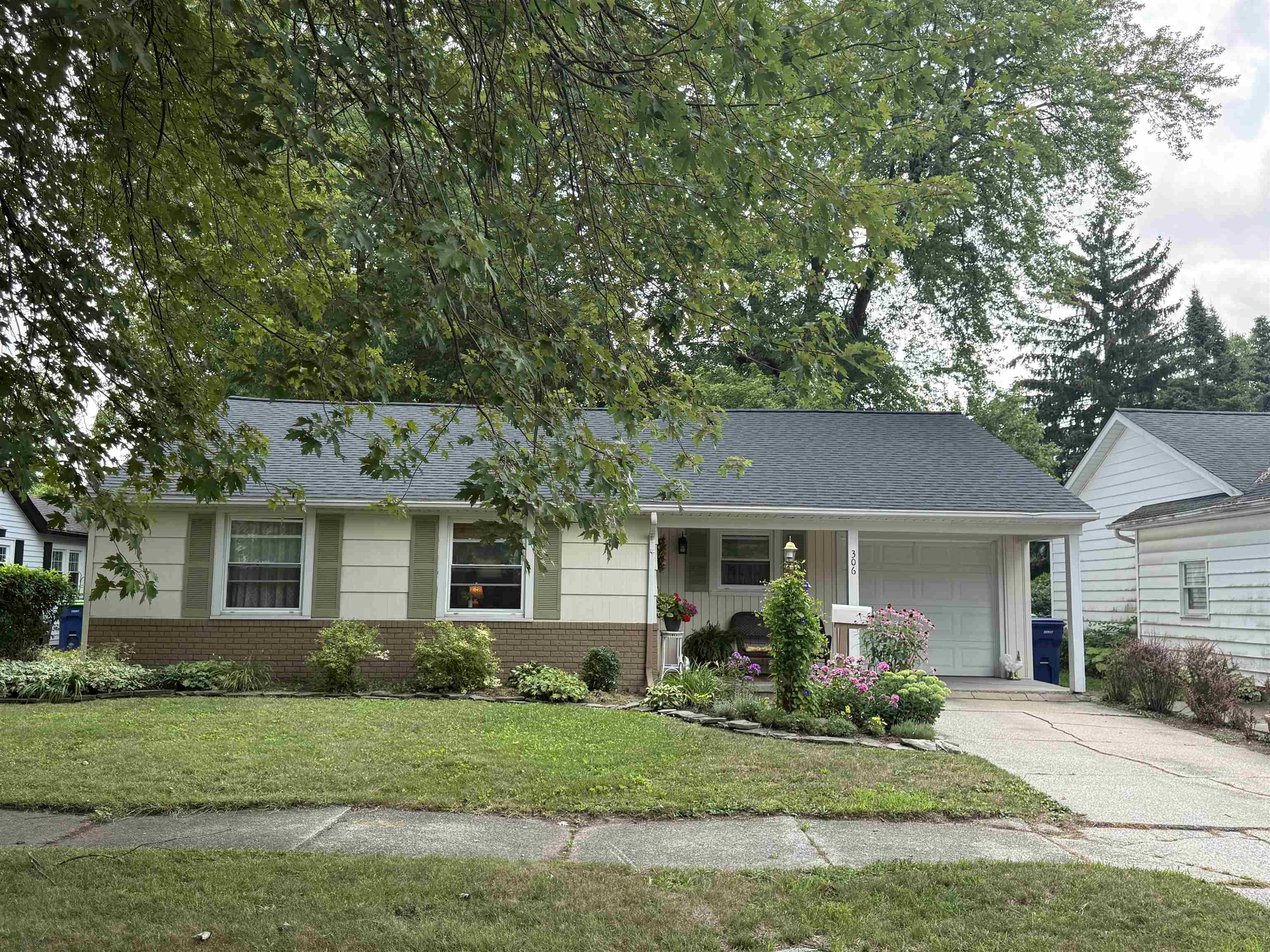 306 Cornell Street Property Photo 1