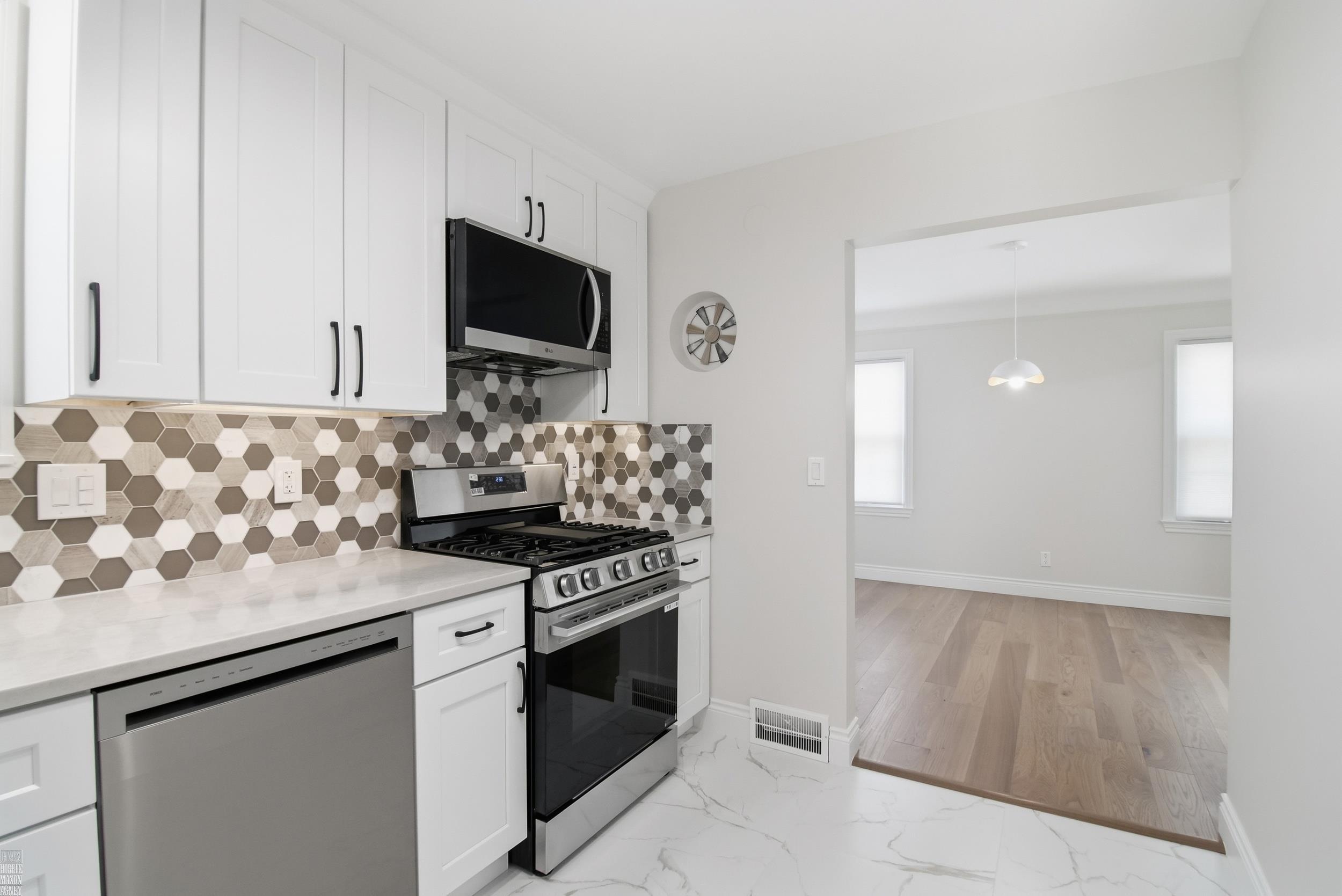 1342 Hollywood Avenue Property Photo 8