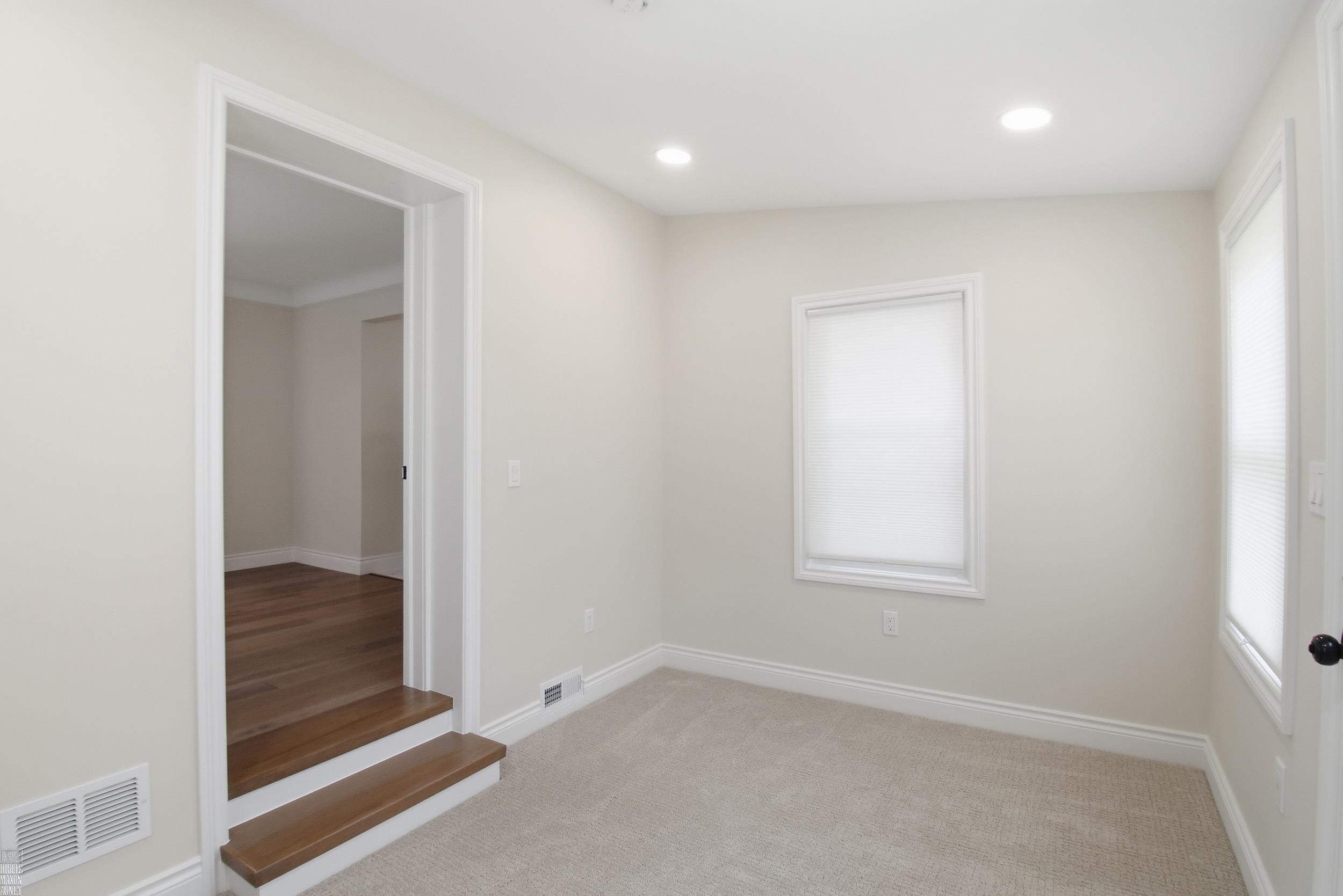 1342 Hollywood Avenue Property Photo 12