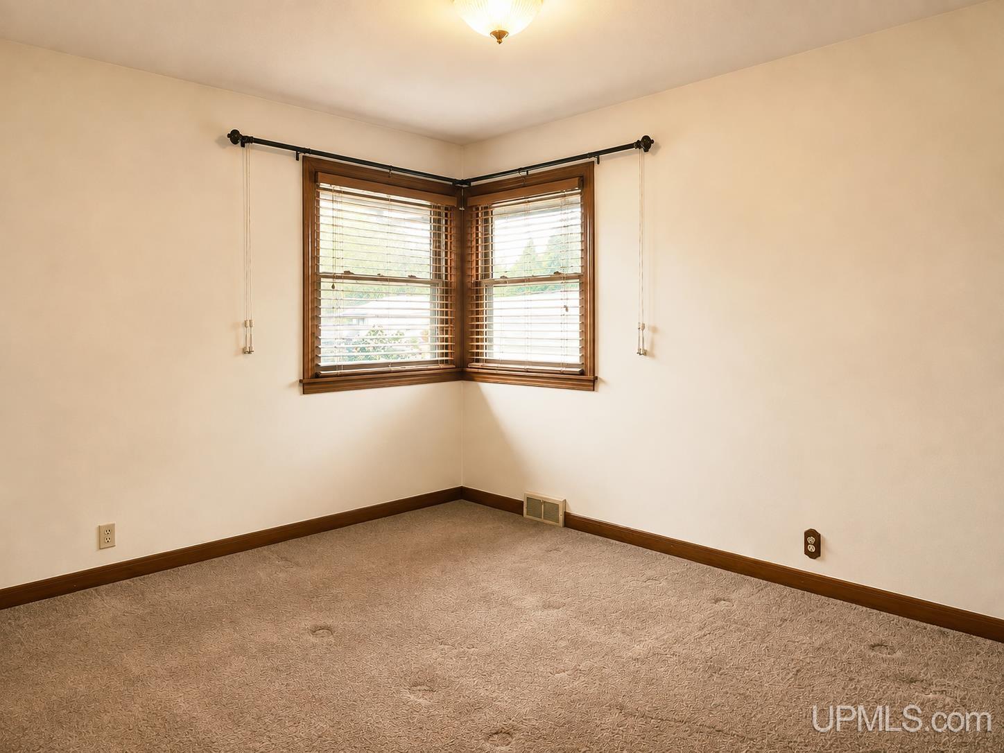 613 N 5th Avenue Property Photo 16