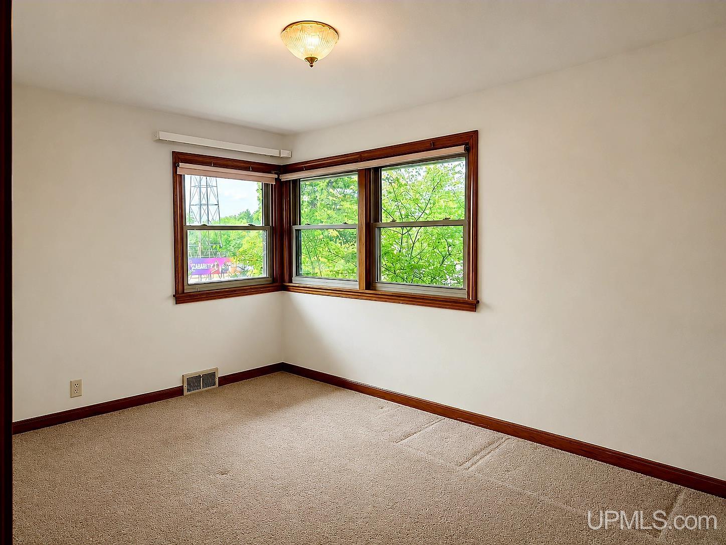 613 N 5th Avenue Property Photo 17