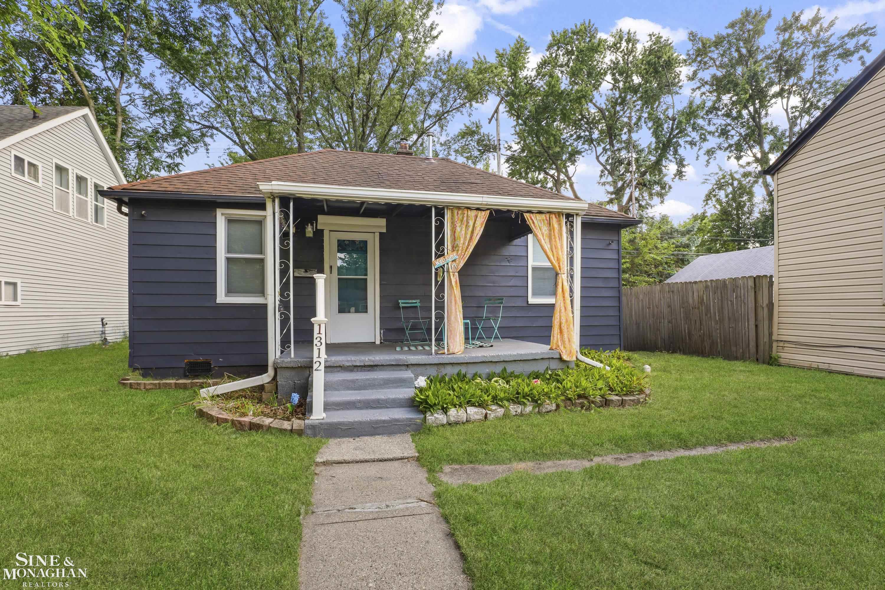 1312 E Harry Avenue Property Photo 1