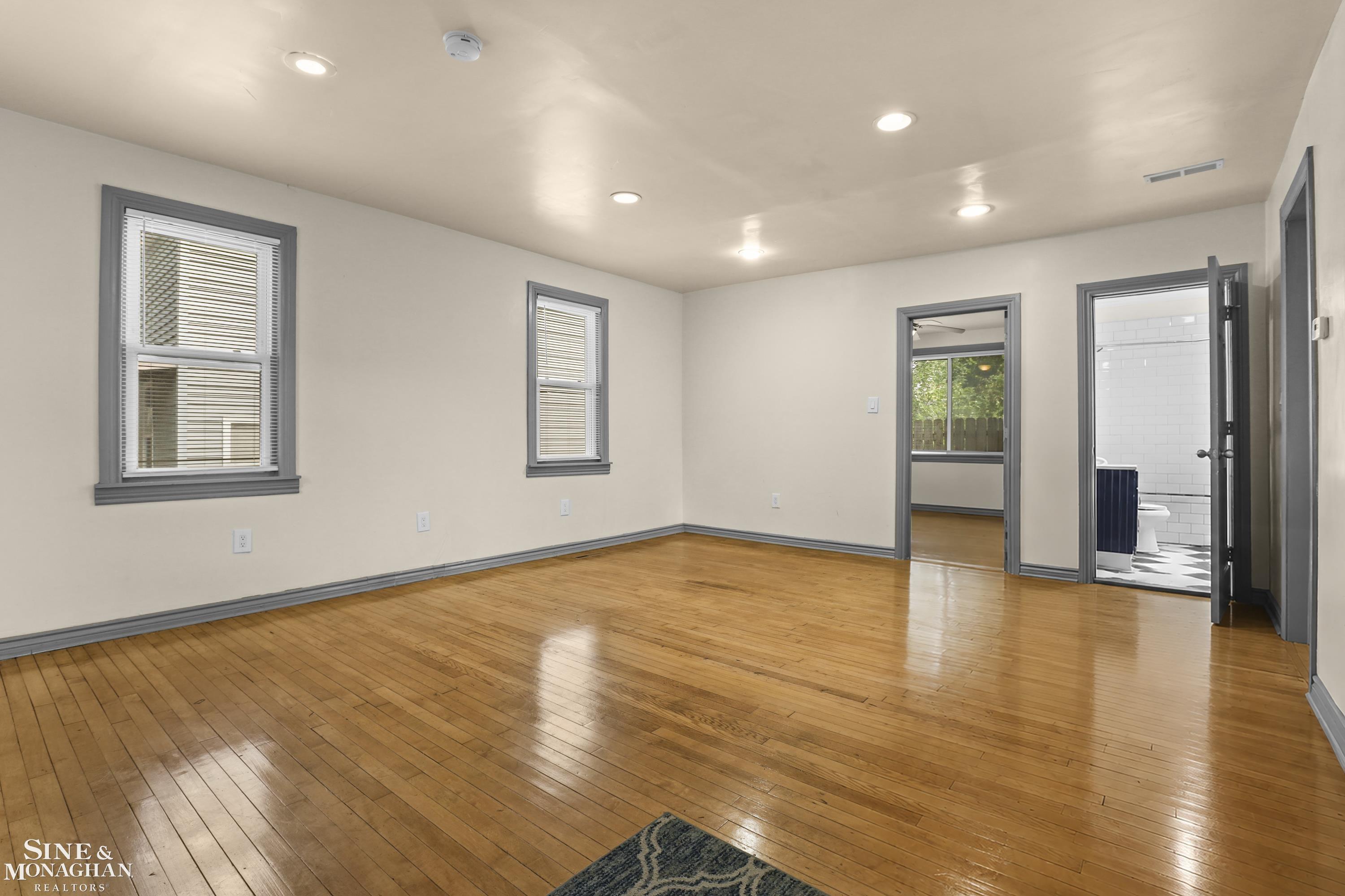 1312 E Harry Avenue Property Photo 4
