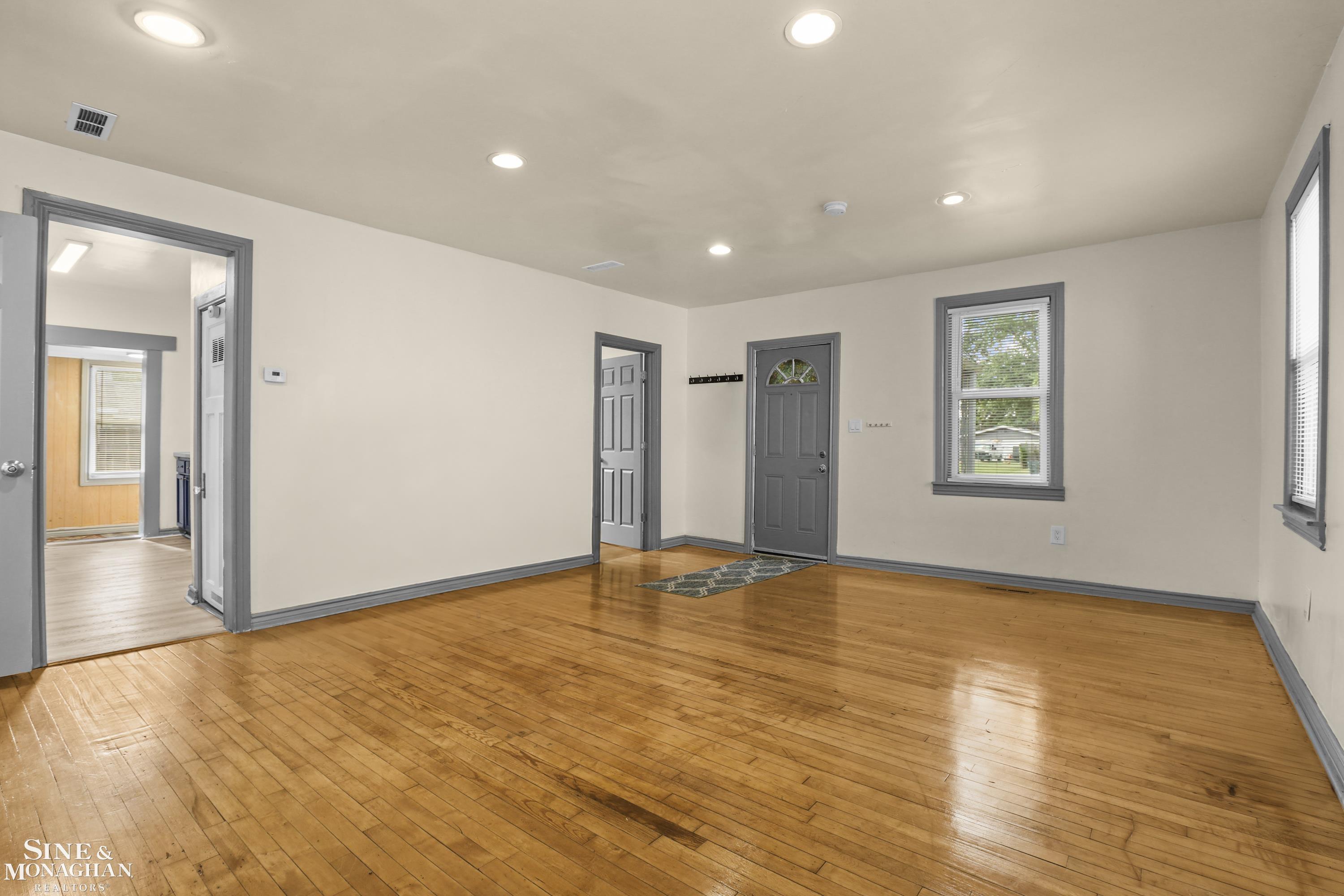 1312 E Harry Avenue Property Photo 6