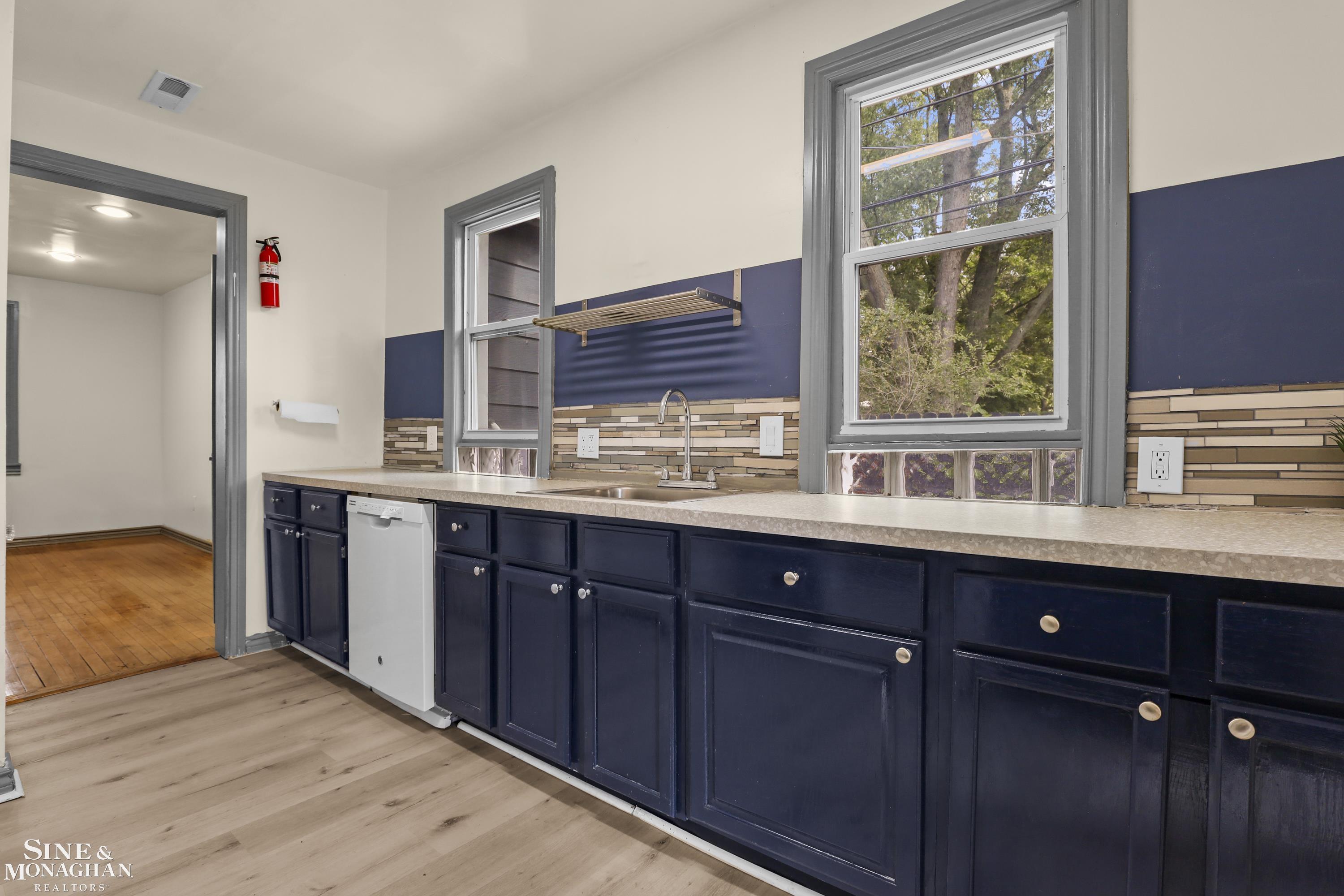 1312 E Harry Avenue Property Photo 12
