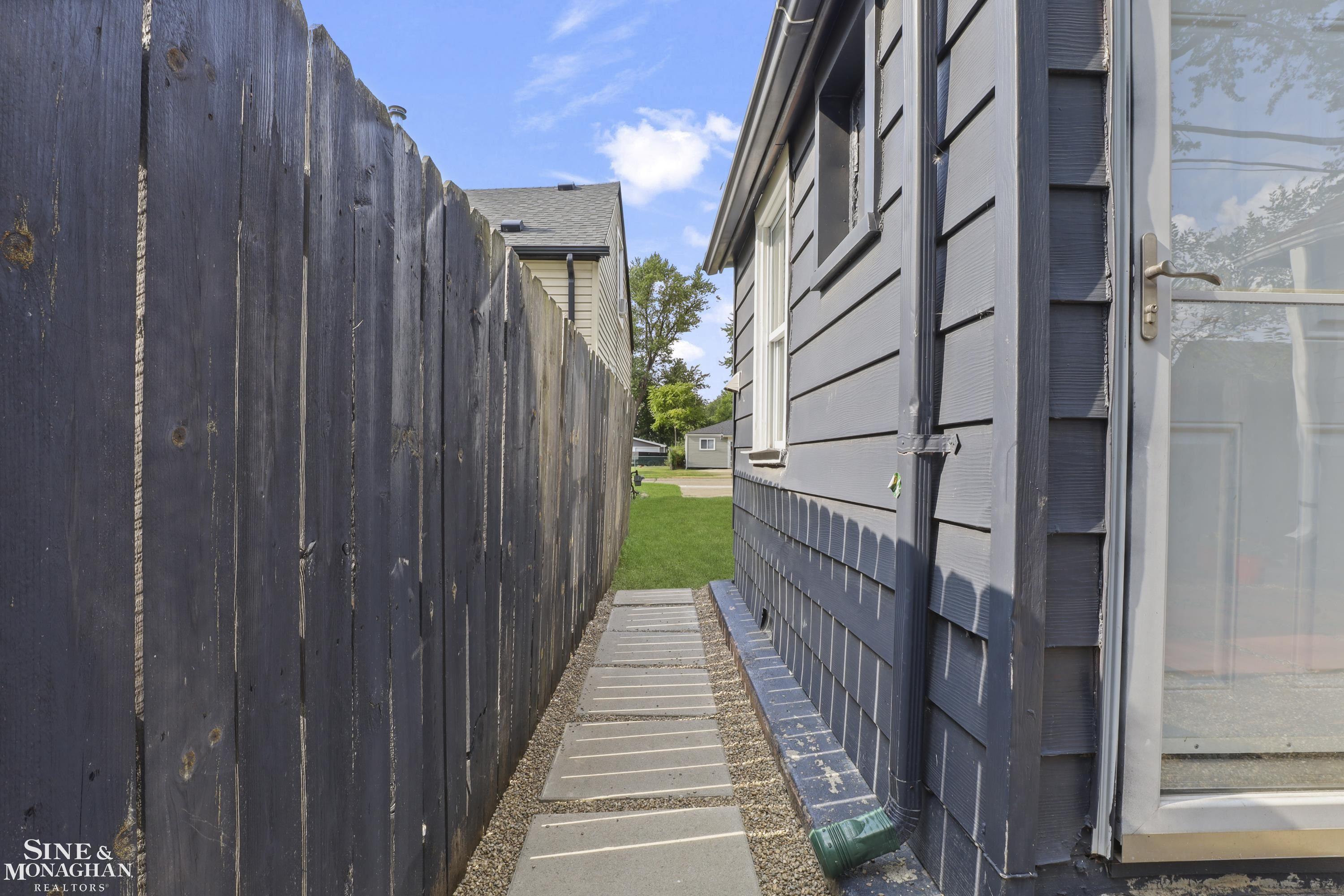 1312 E Harry Avenue Property Photo 17