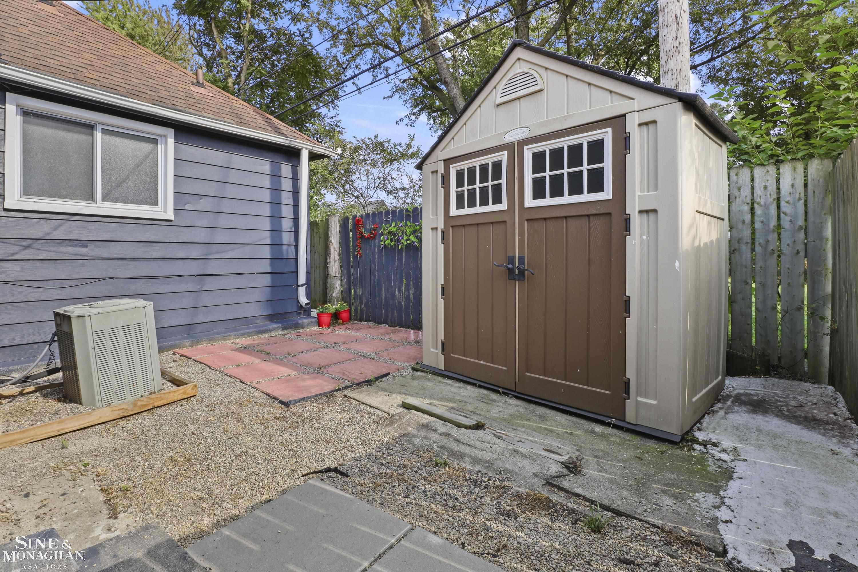 1312 E Harry Avenue Property Photo 18
