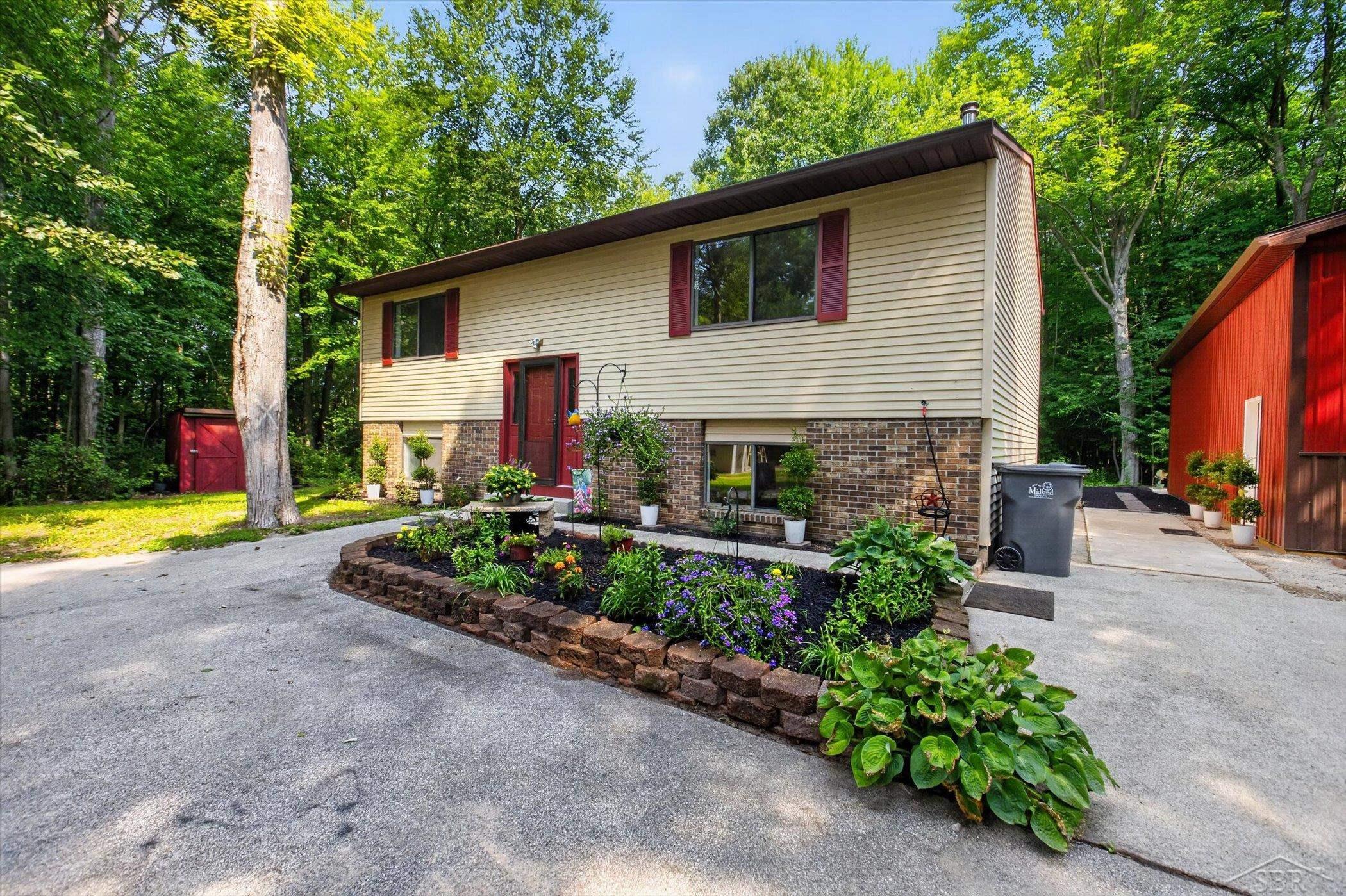 5016 Airport Road Property Photo 1