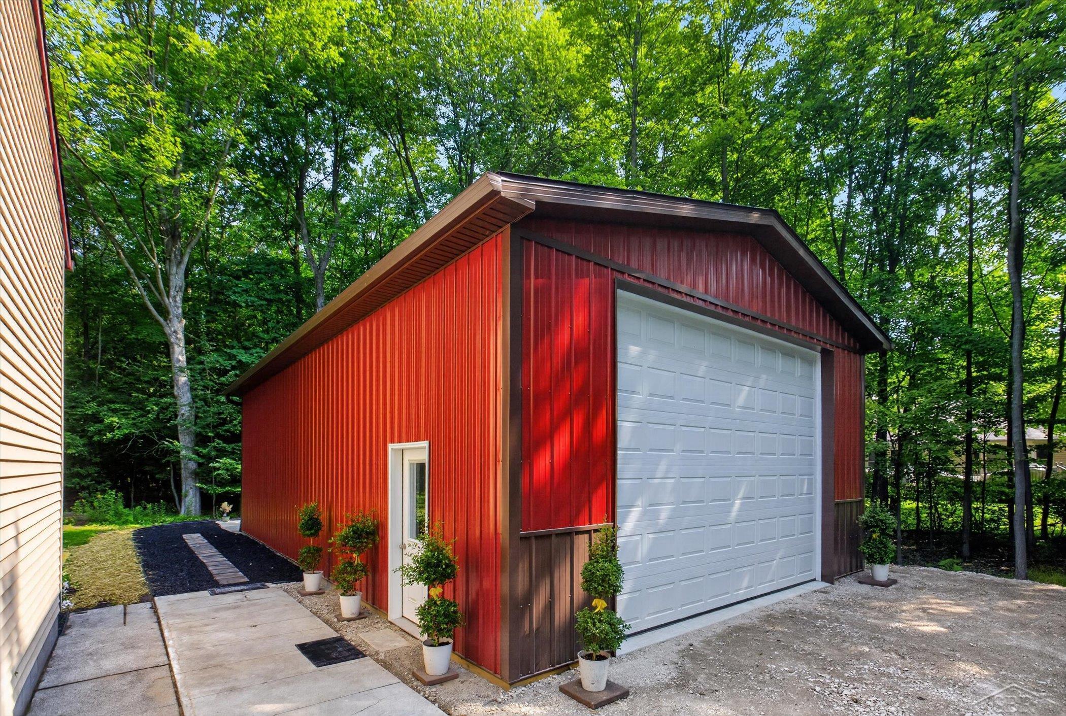 5016 Airport Road Property Photo 2