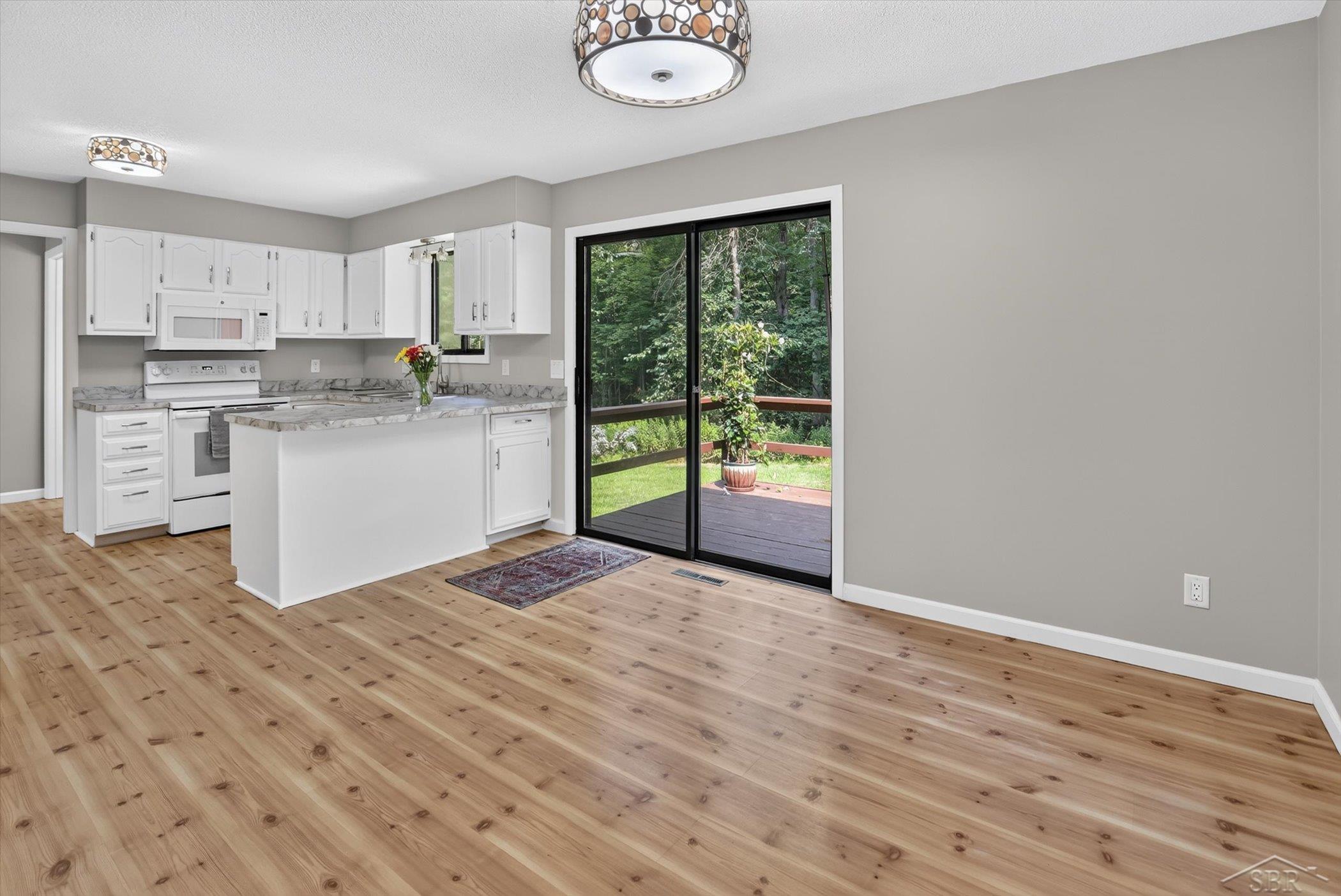 5016 Airport Road Property Photo 11
