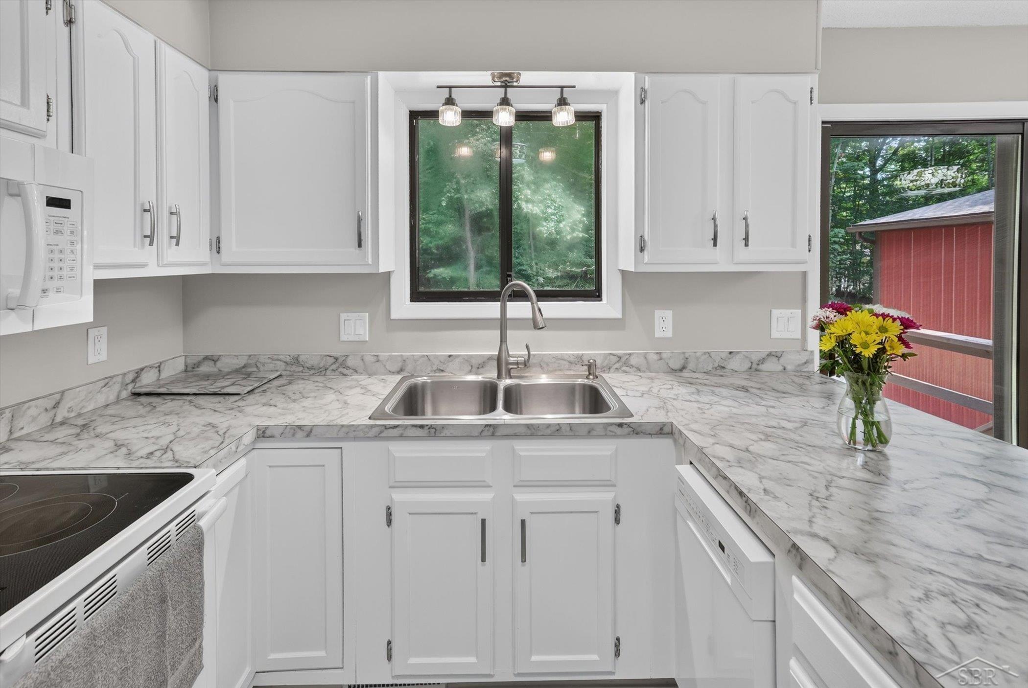 5016 Airport Road Property Photo 14