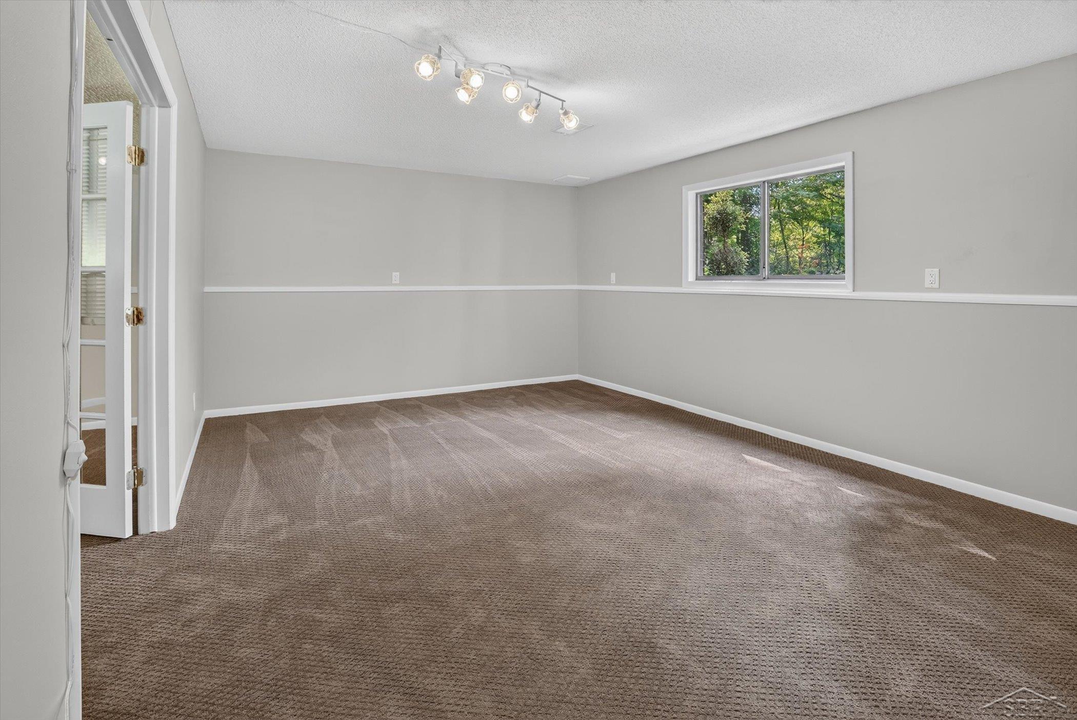 5016 Airport Road Property Photo 28