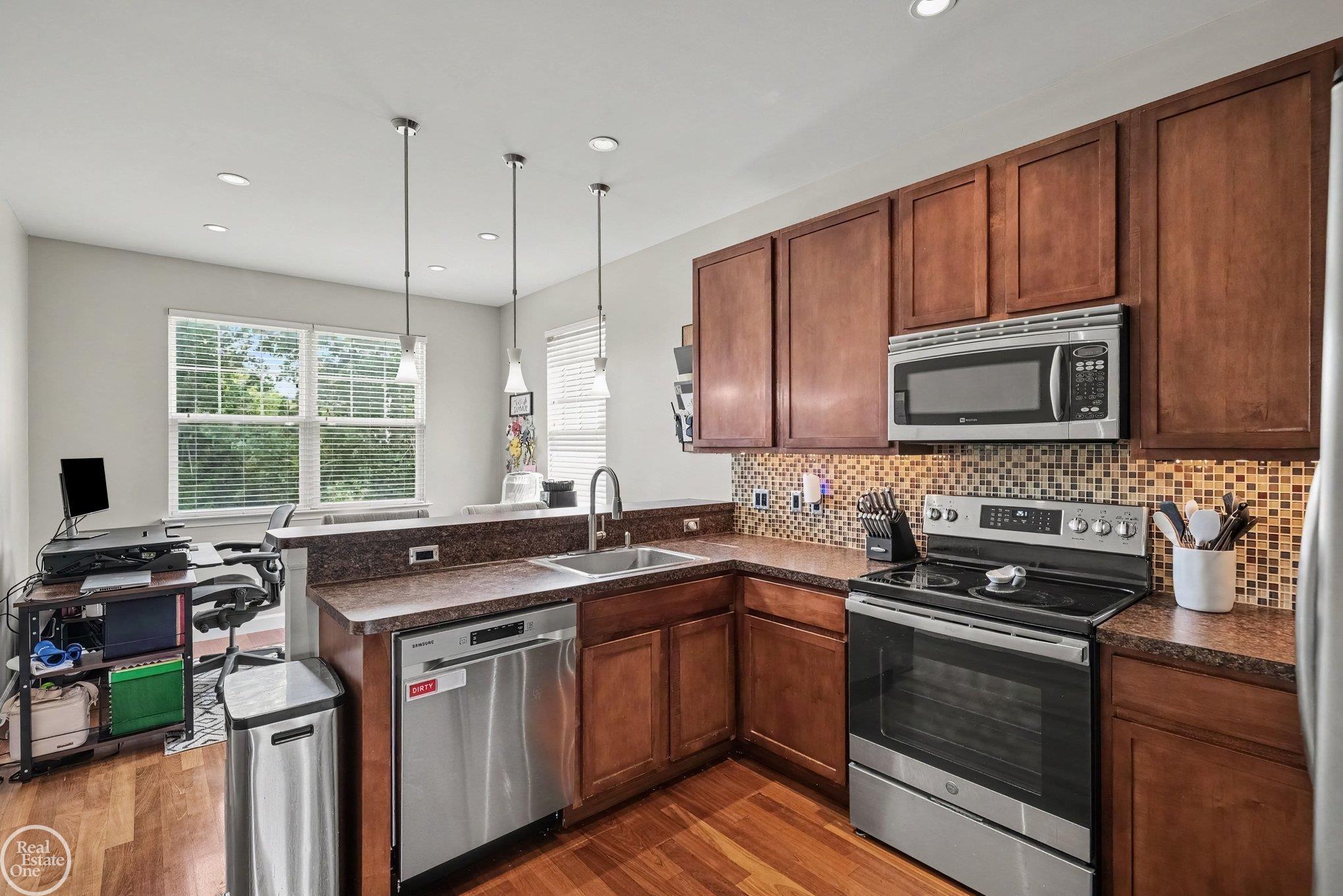 228 Wright Street Property Photo 6