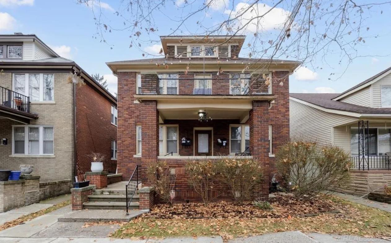 895 Beaconsfield Avenue Property Photo 1