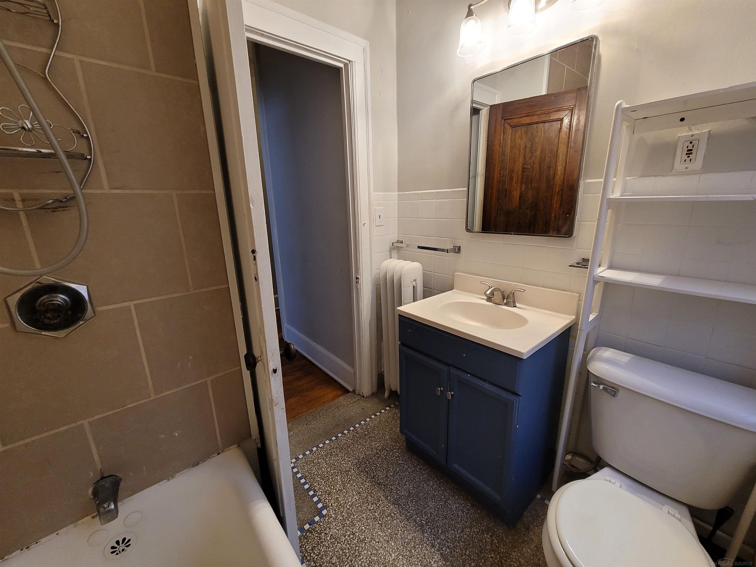 895 Beaconsfield Avenue Property Photo 4