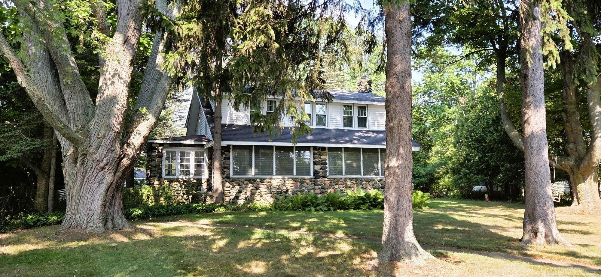 3671 Lakeshore Road Property Photo 1