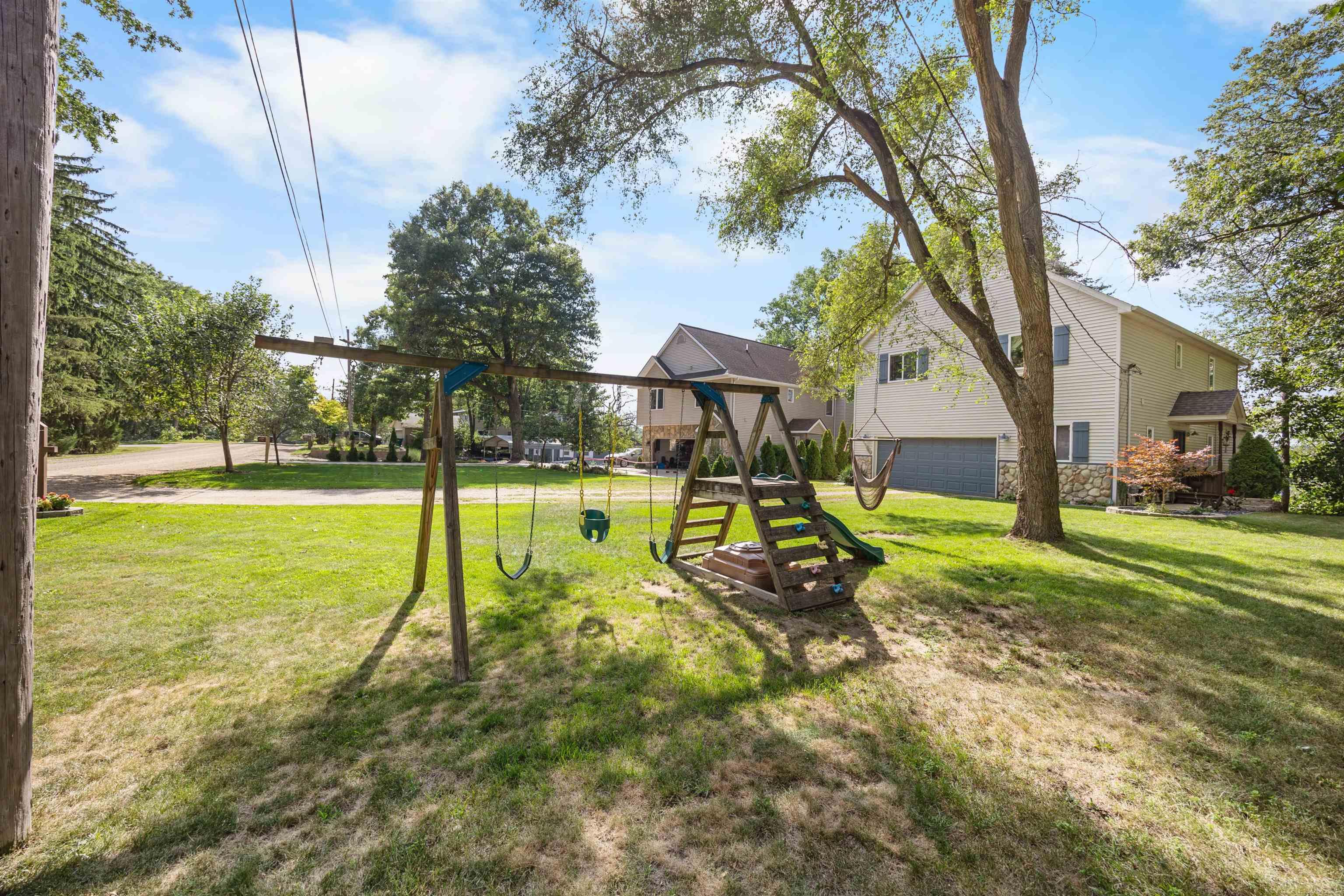 8970 River Valley Road Property Photo 2