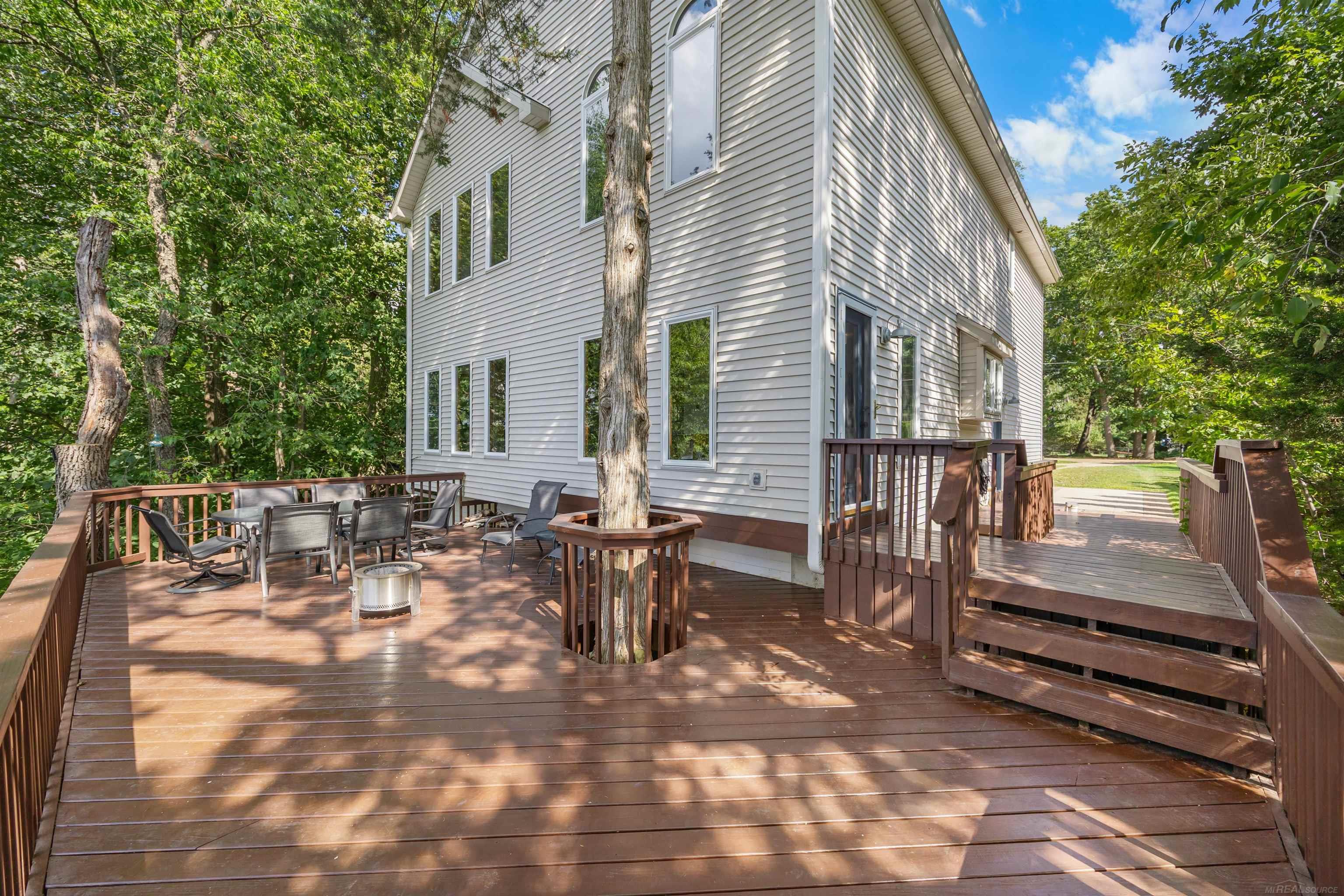 8970 River Valley Road Property Photo 5