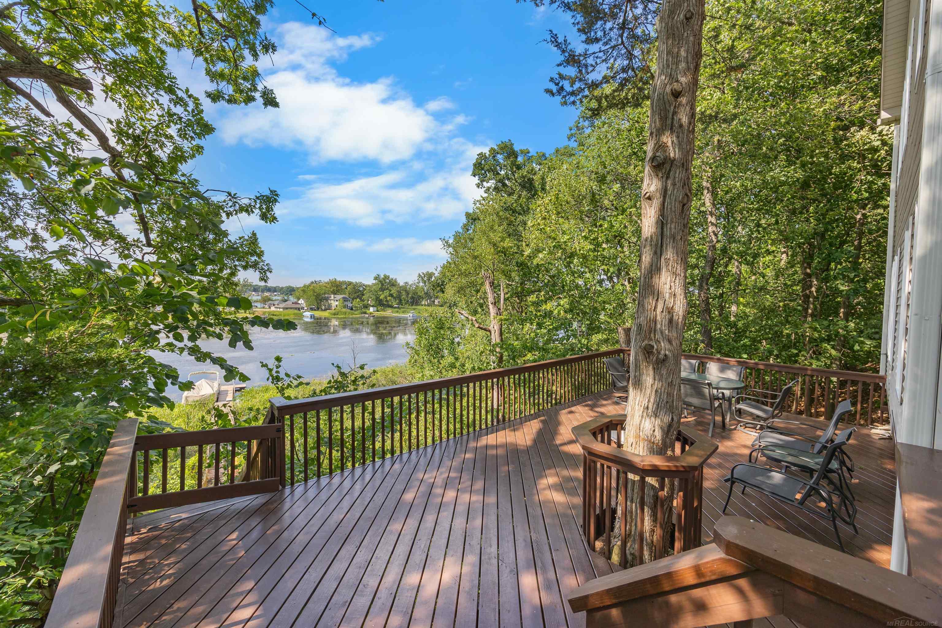 8970 River Valley Road Property Photo 7