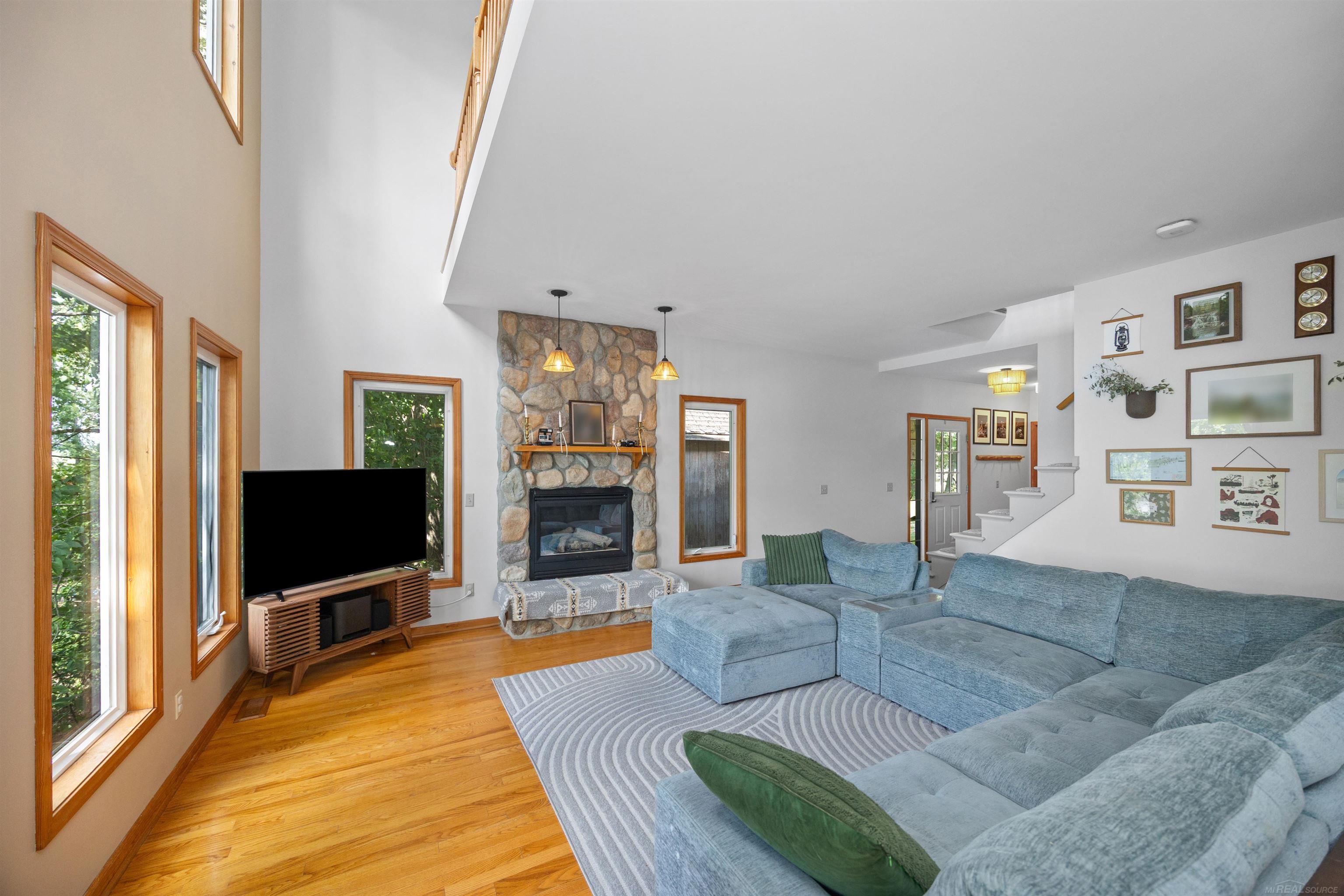 8970 River Valley Road Property Photo 15