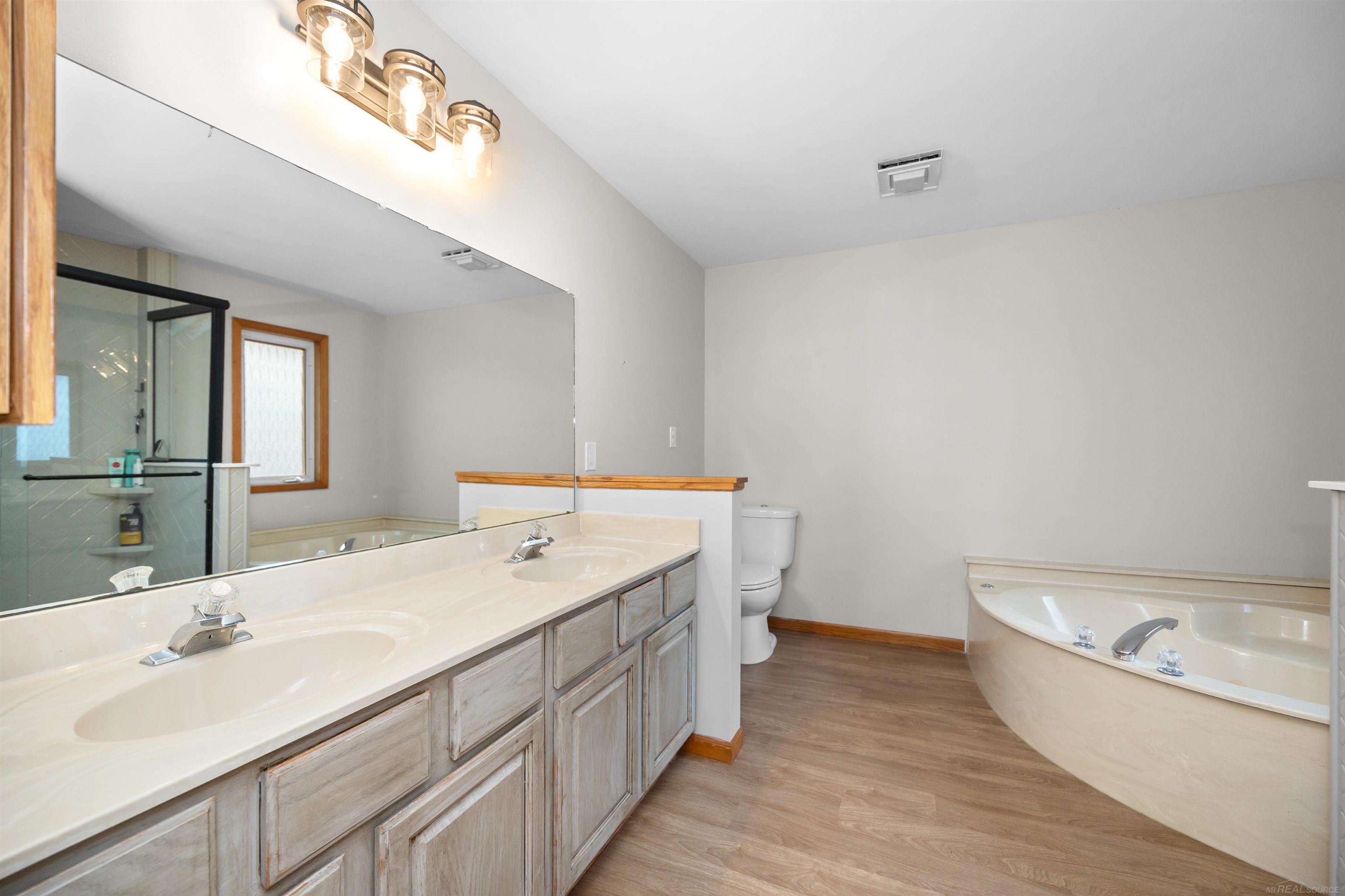 8970 River Valley Road Property Photo 28