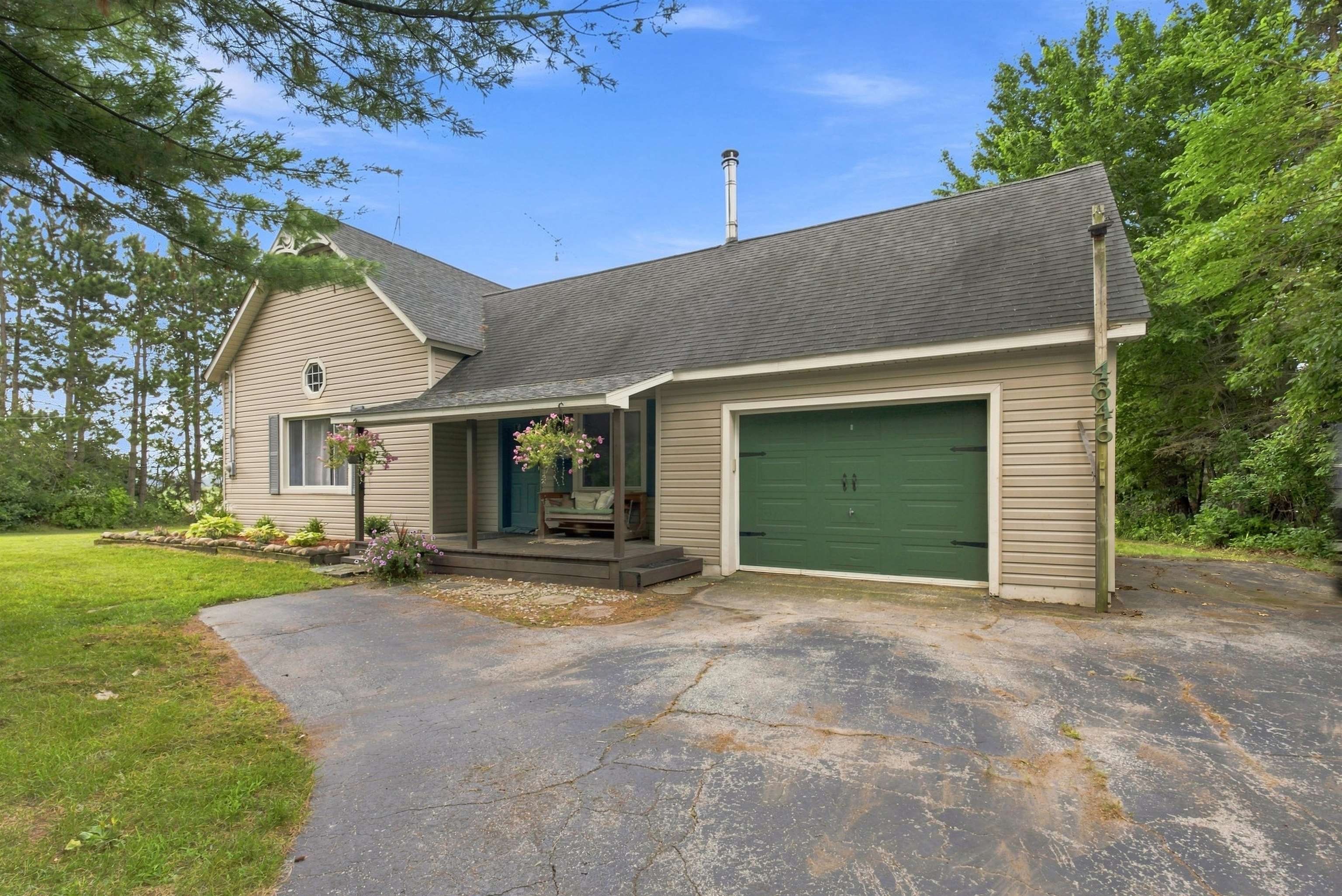 4646 E Hubbard Road Property Photo 2