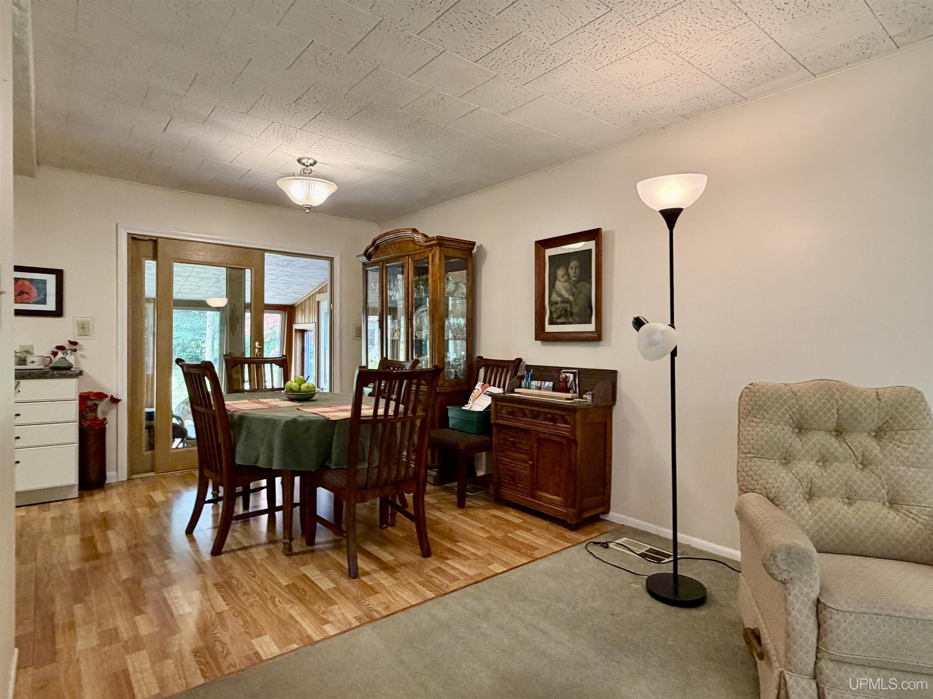 22175 Ridge Road Property Photo 9