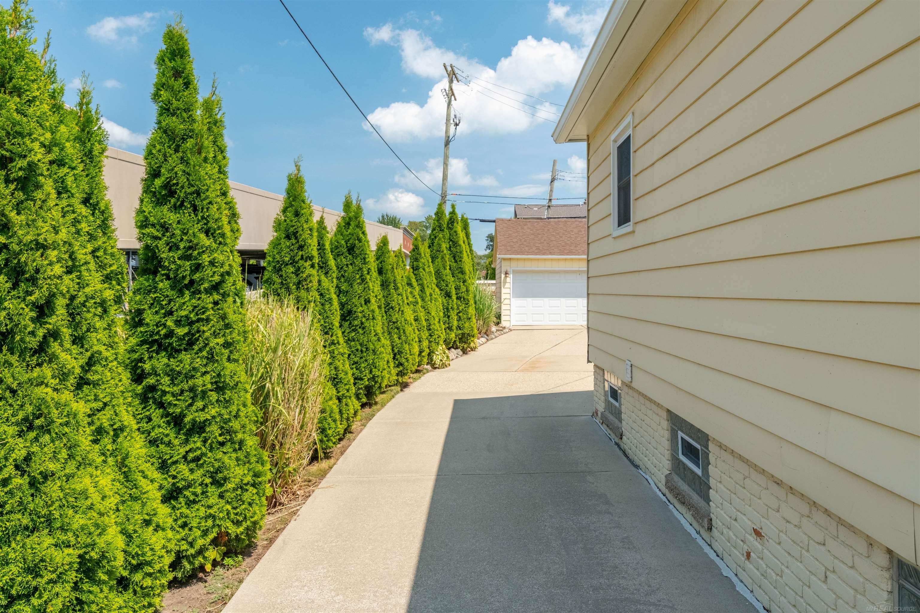 628 Notre Dame Street Property Photo 4