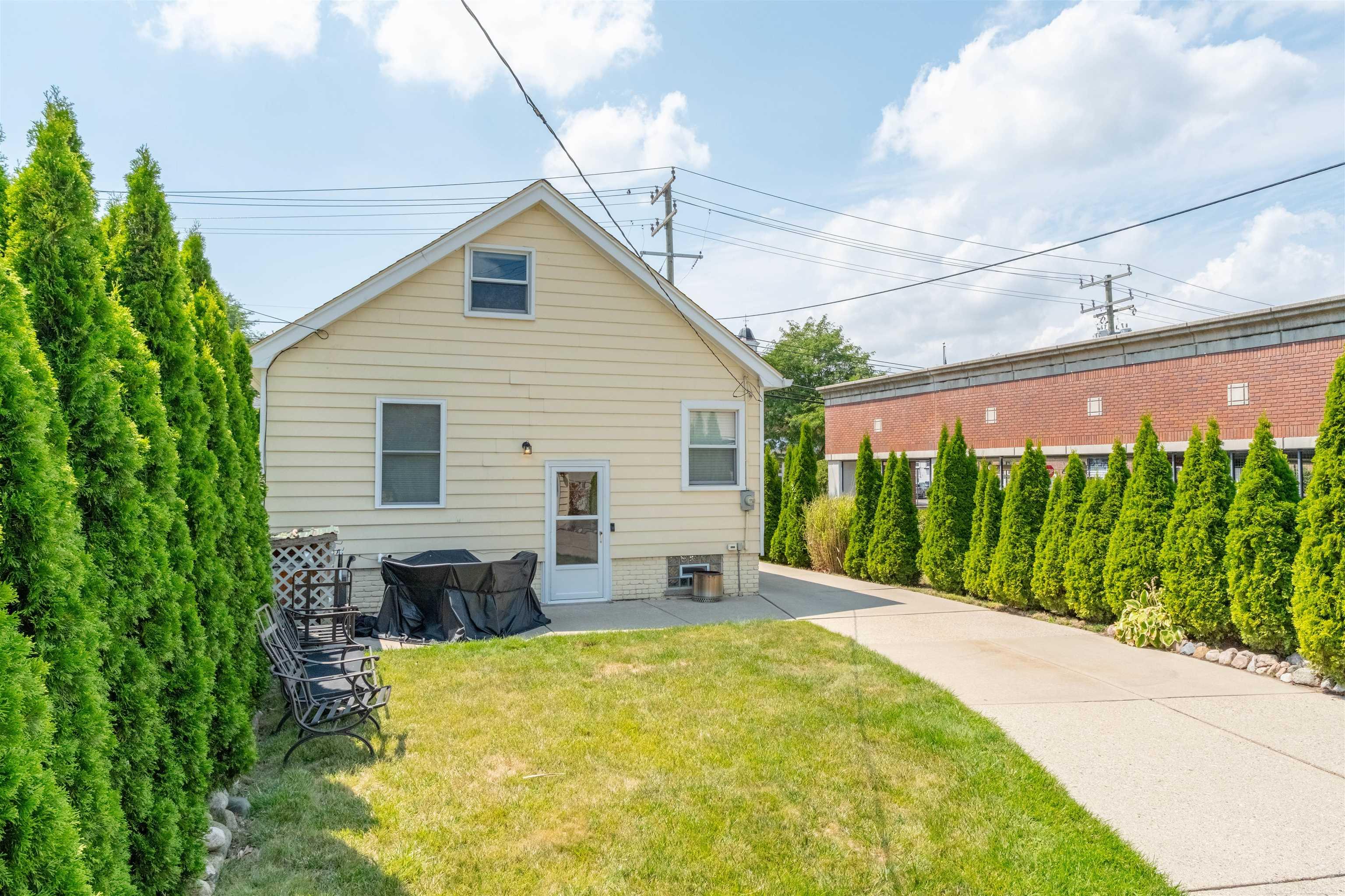 628 Notre Dame Street Property Photo 9