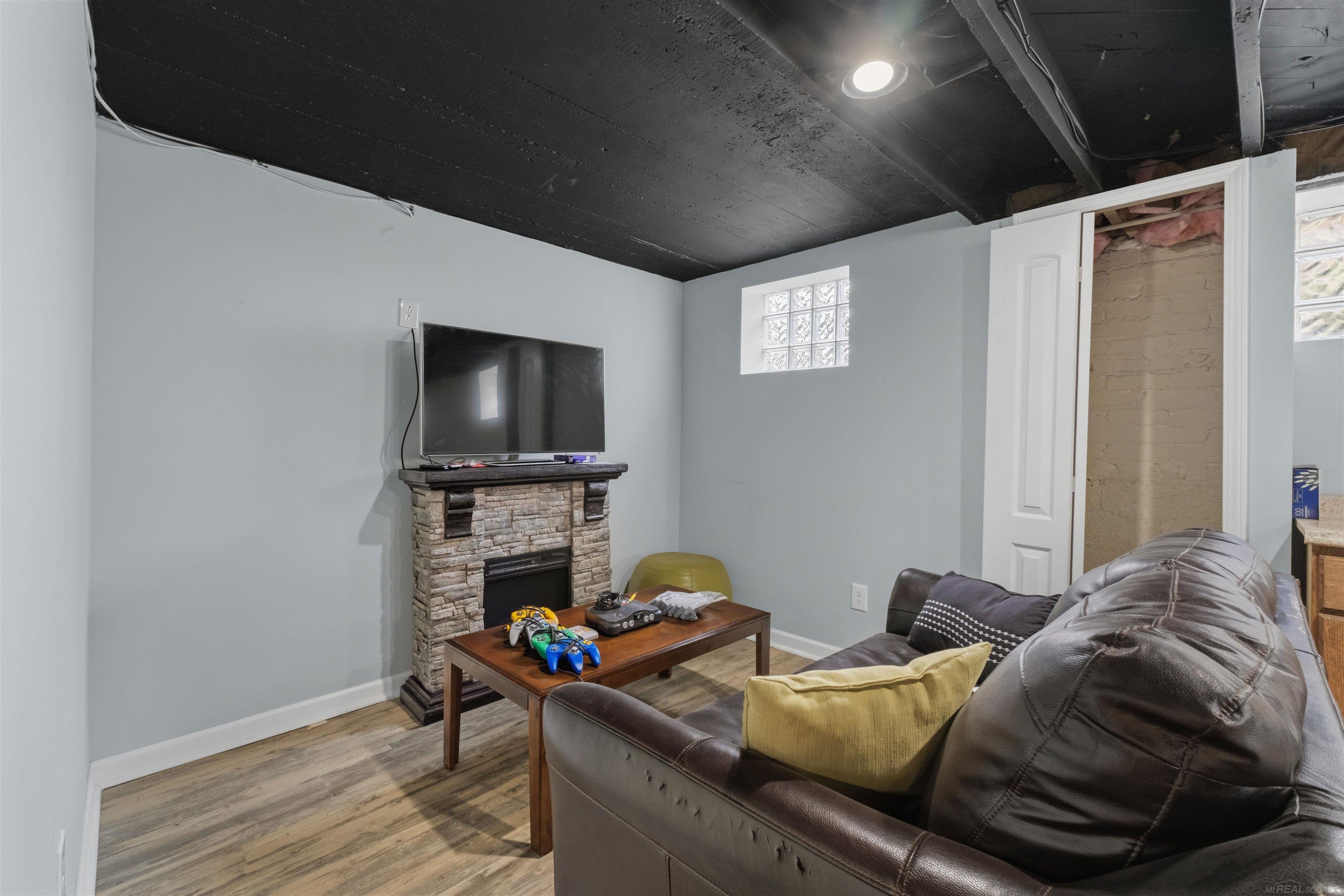 628 Notre Dame Street Property Photo 44