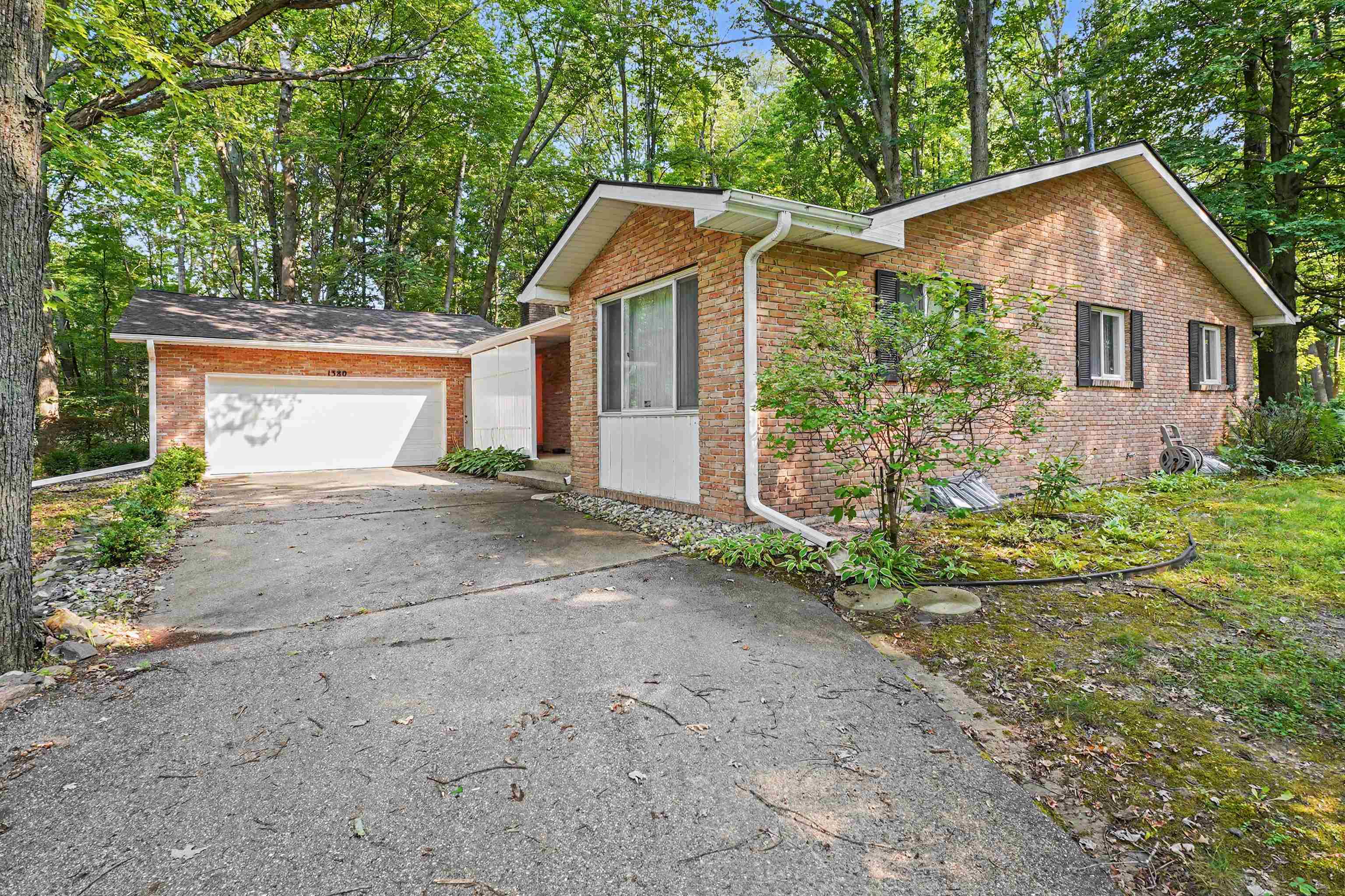 1380 E Oakwood Terrace Property Photo 2