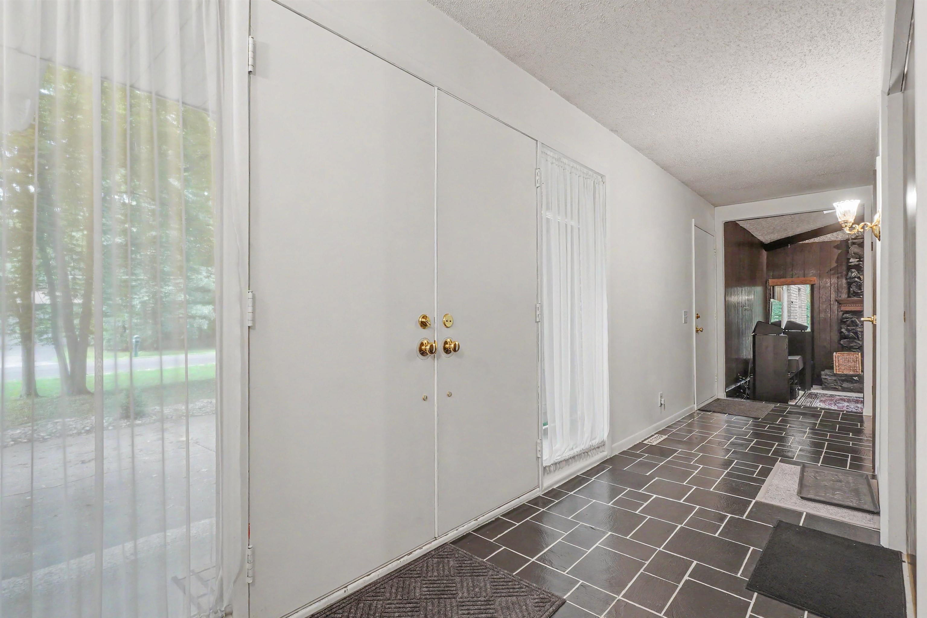 1380 E Oakwood Terrace Property Photo 3