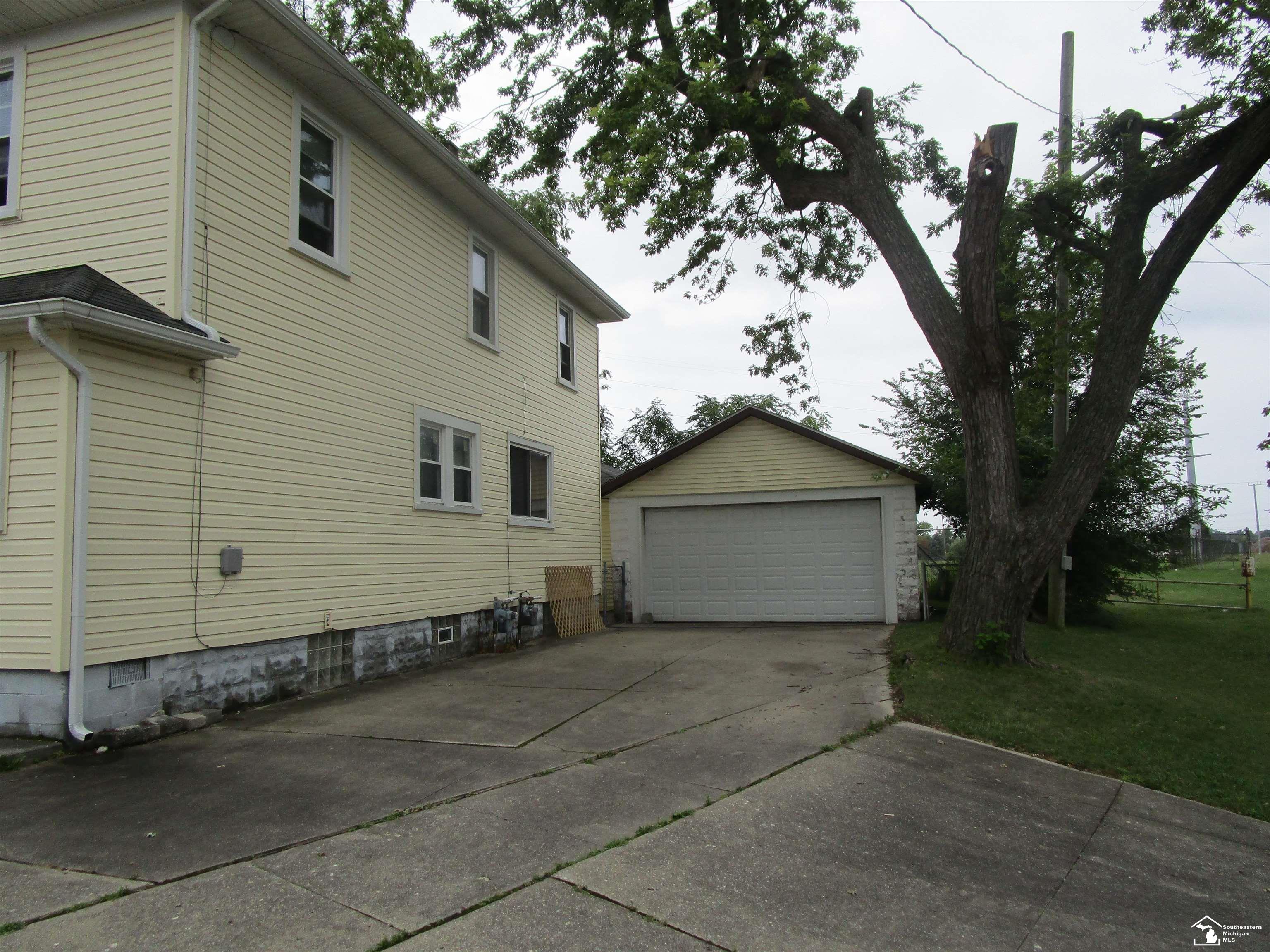 724 Laplaisance Road Property Photo 5