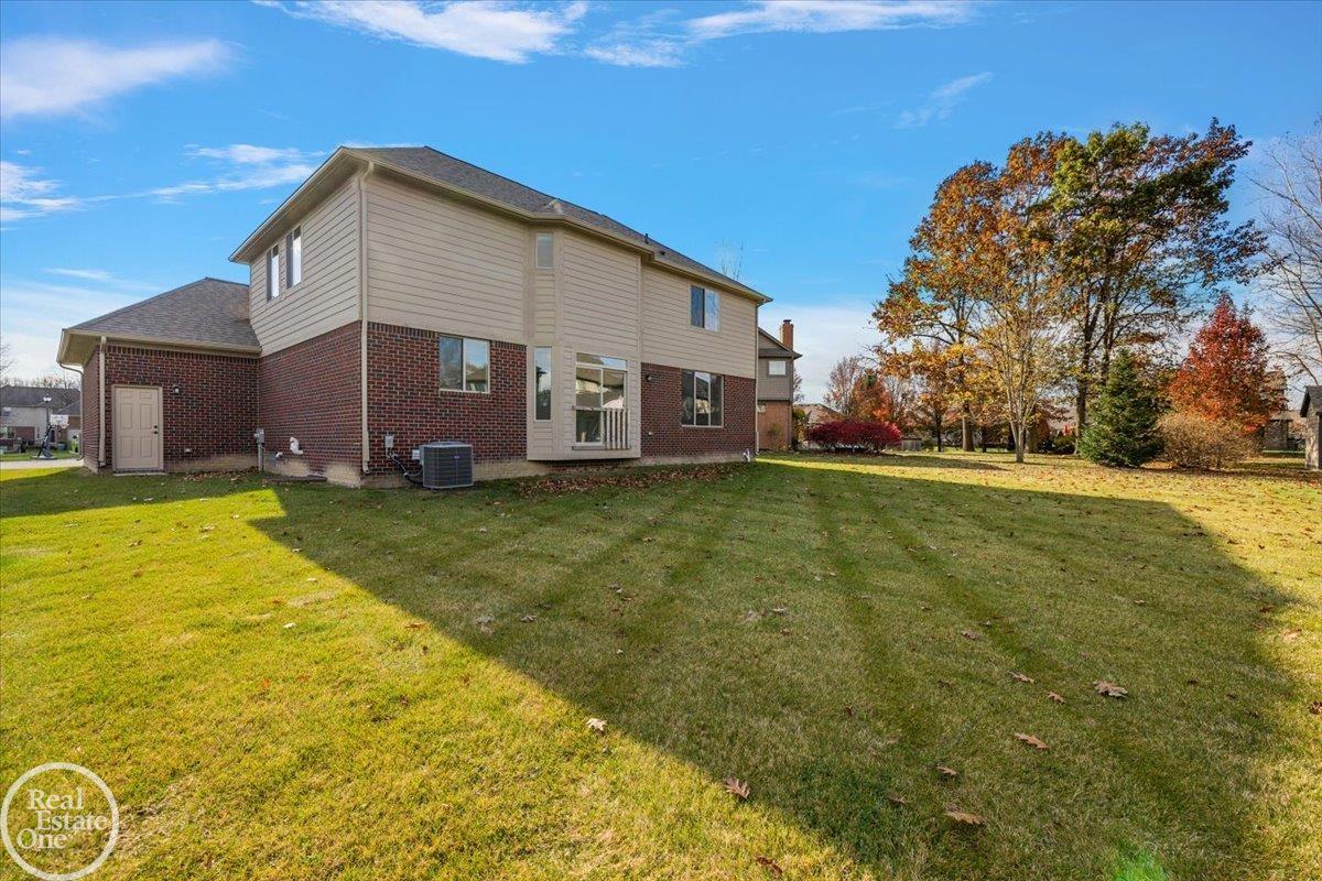 22121 Tahquamenon Court Property Photo 5
