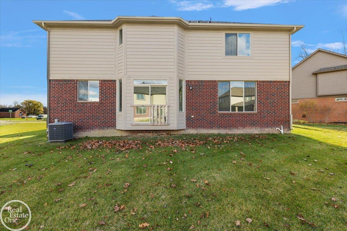 22121 Tahquamenon Court Property Photo 6