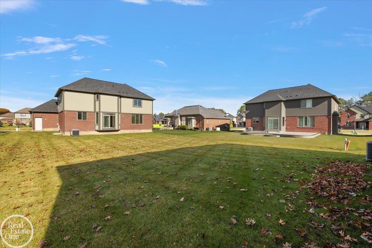 22121 Tahquamenon Court Property Photo 7