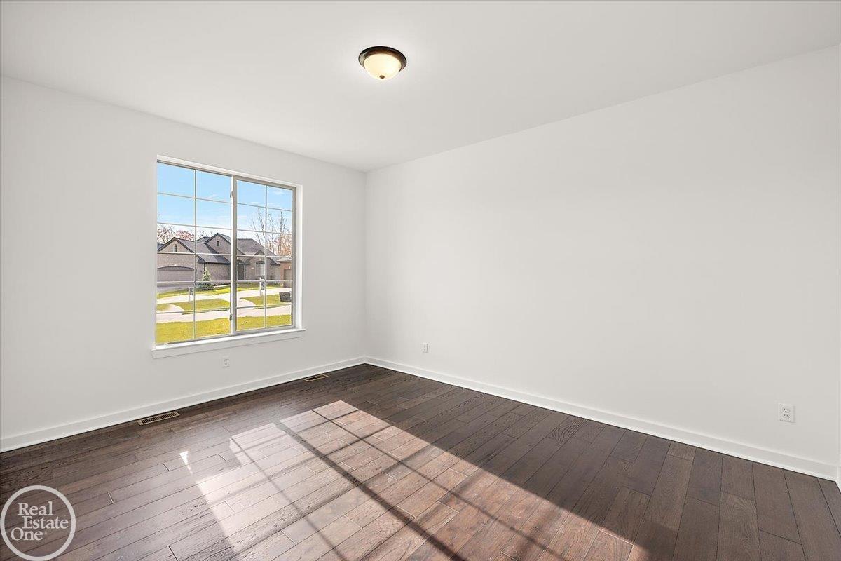 22121 Tahquamenon Court Property Photo 10