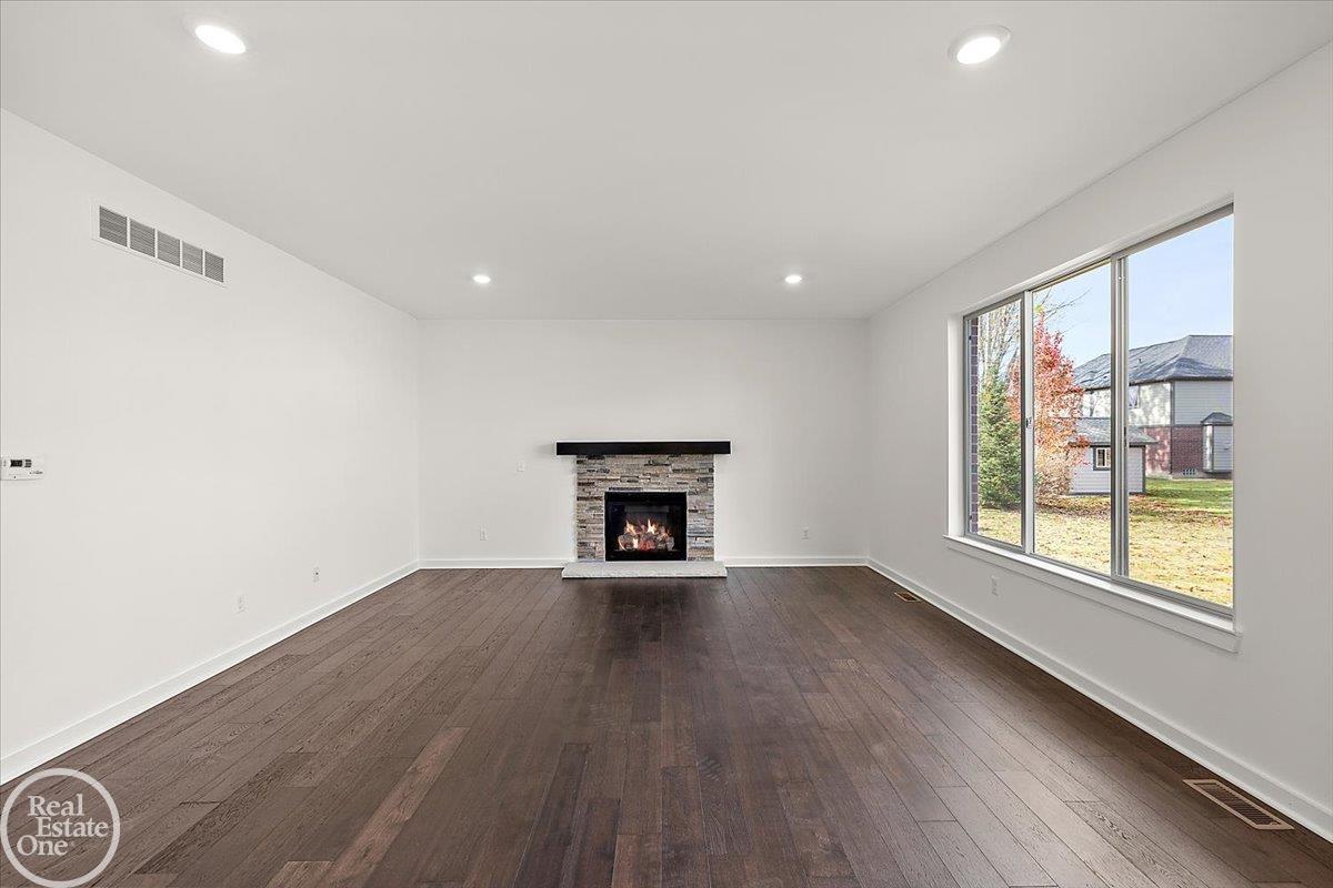 22121 Tahquamenon Court Property Photo 14