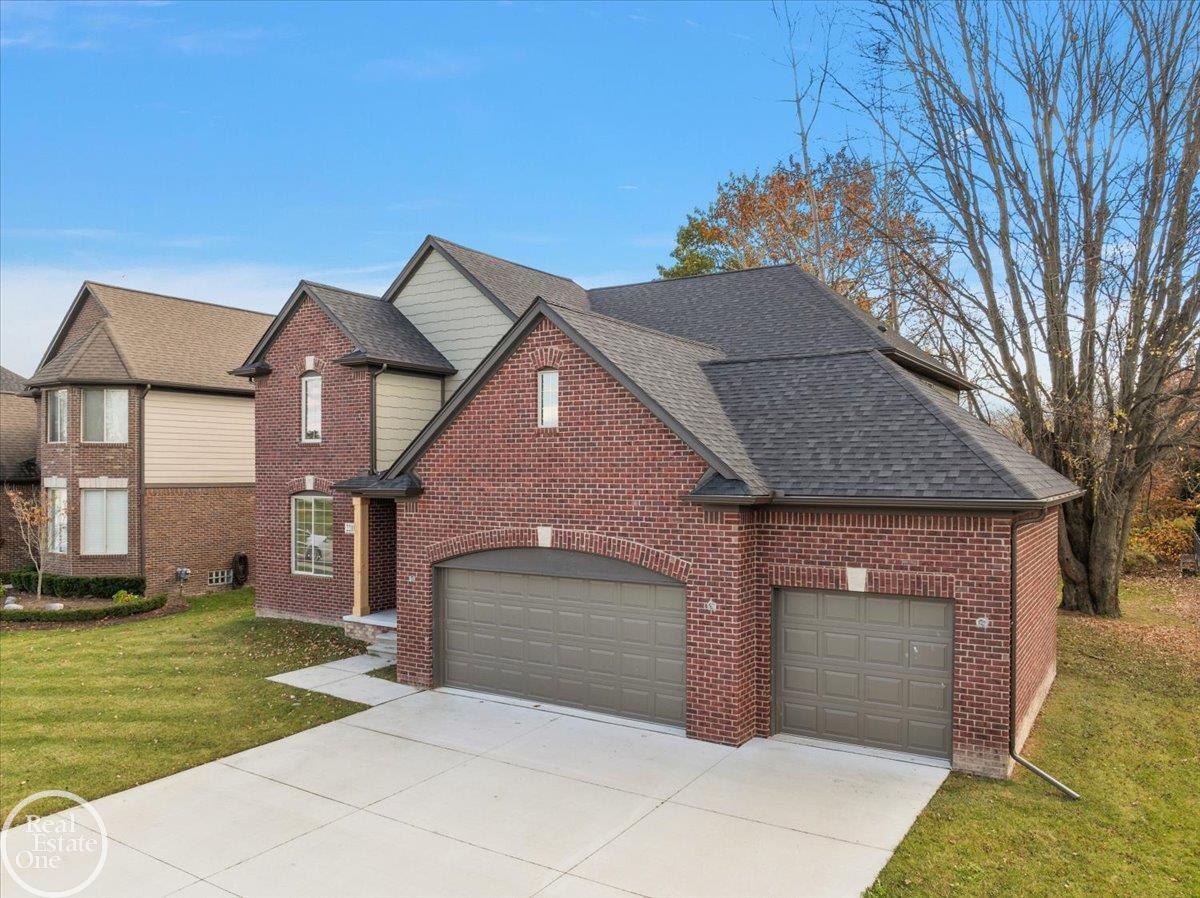 22106 Grove Drive Property Photo 3