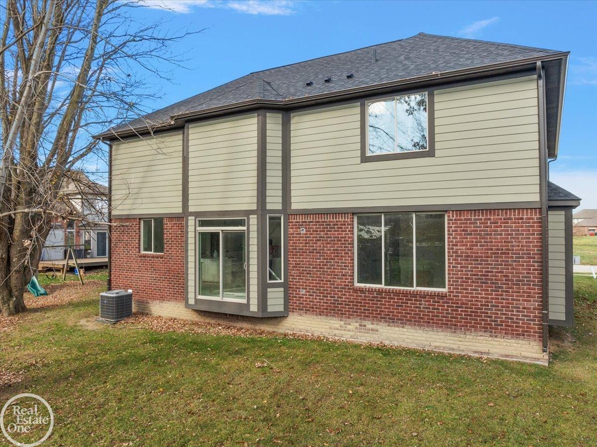 22106 Grove Drive Property Photo 6