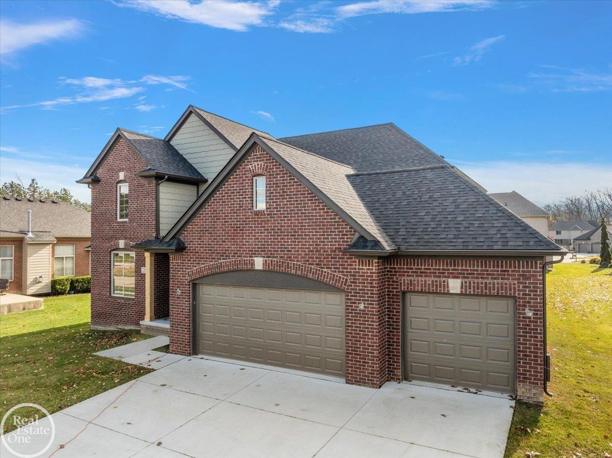 22138 Grove Drive Property Photo 2