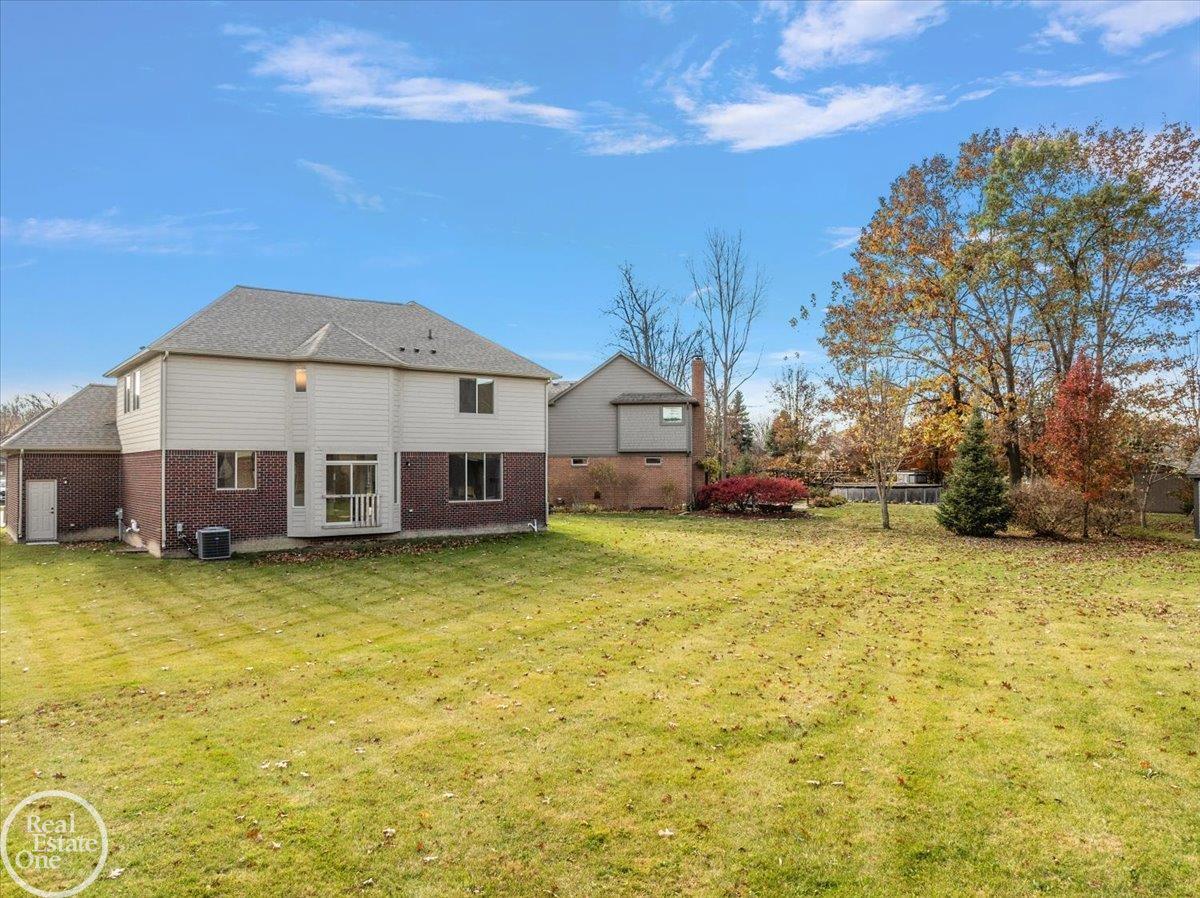 22138 Grove Drive Property Photo 4