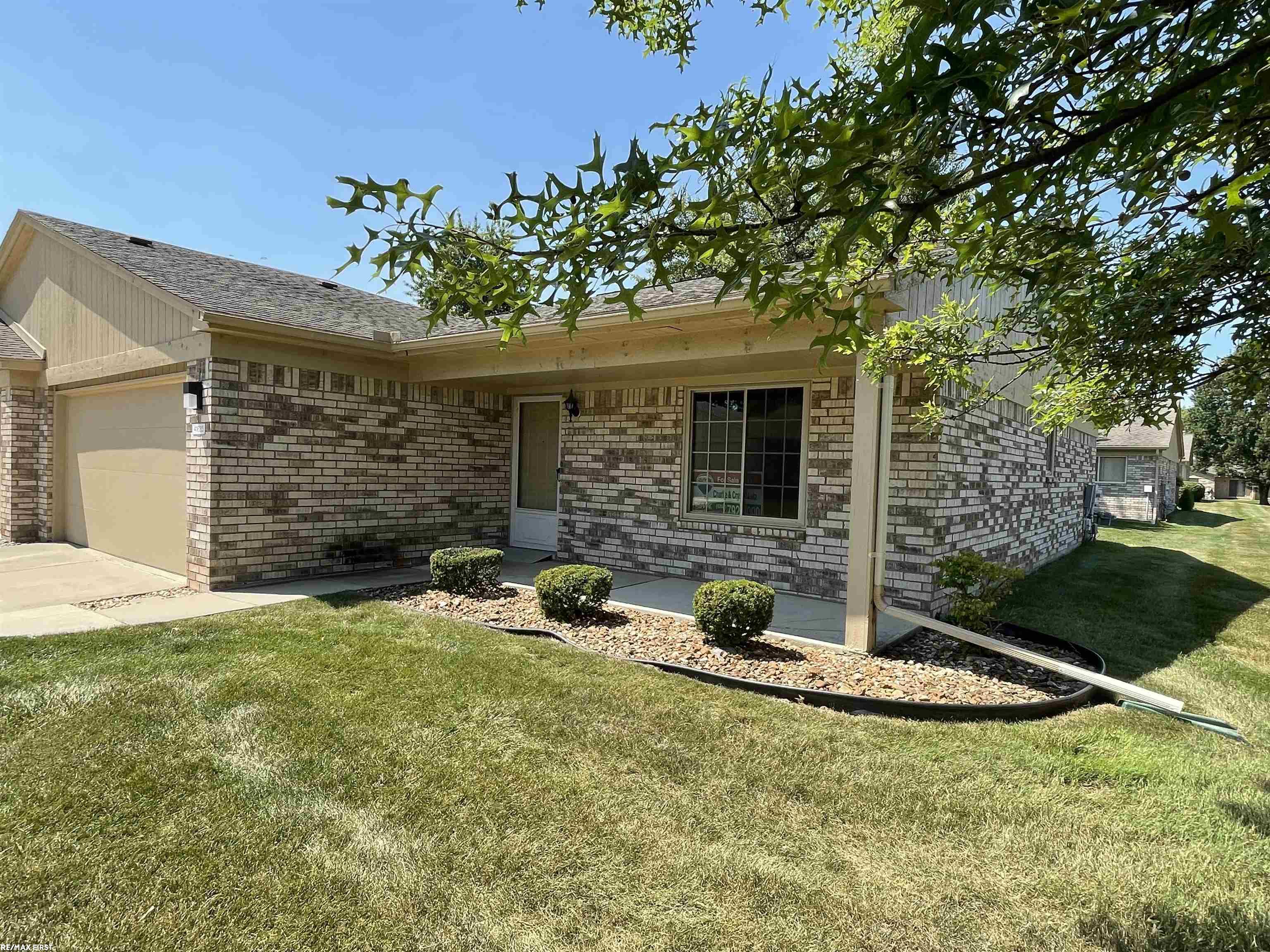 41625 Berly Drive Property Photo 1