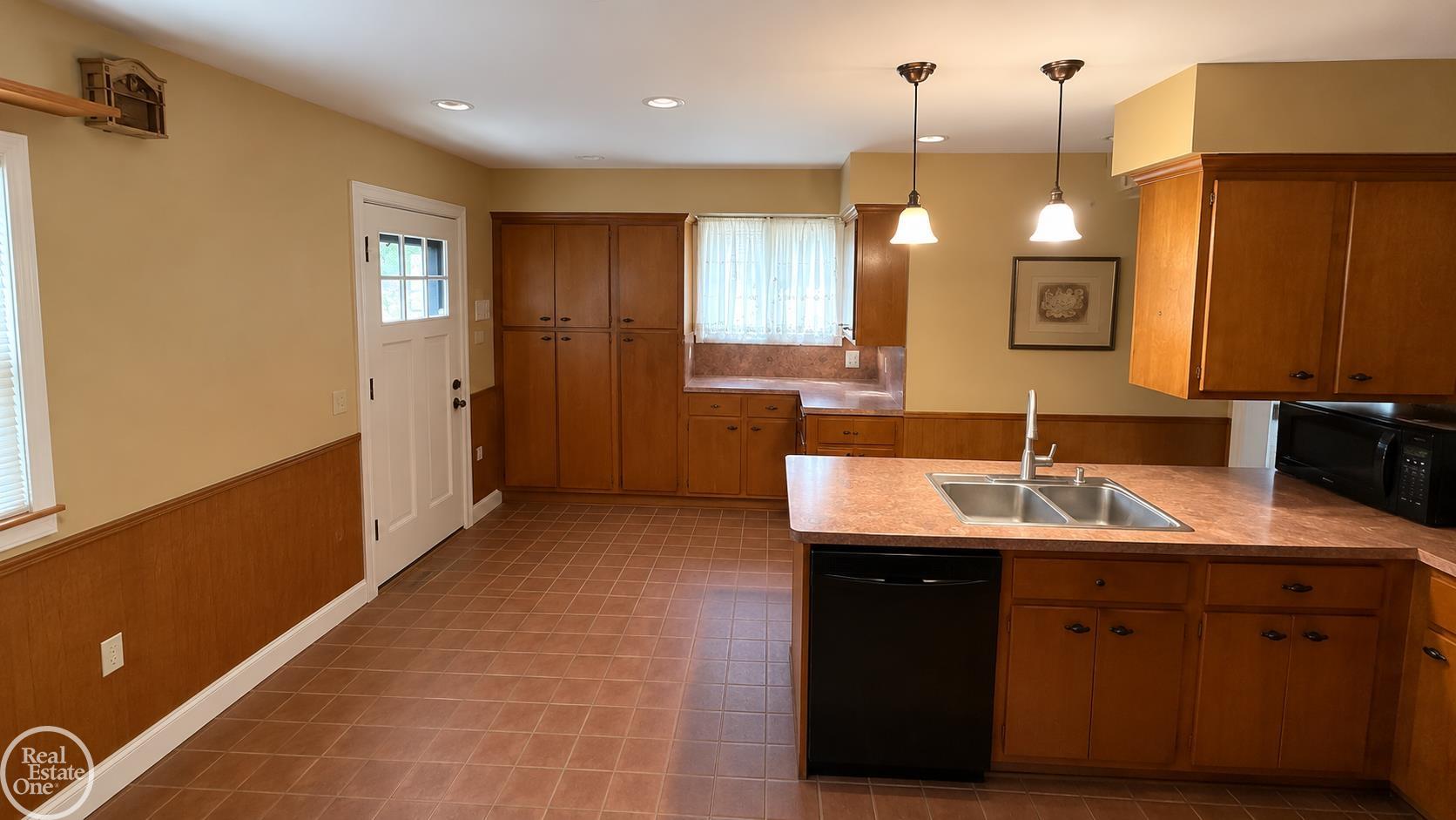 140 S Wilson Boulevard Property Photo 17