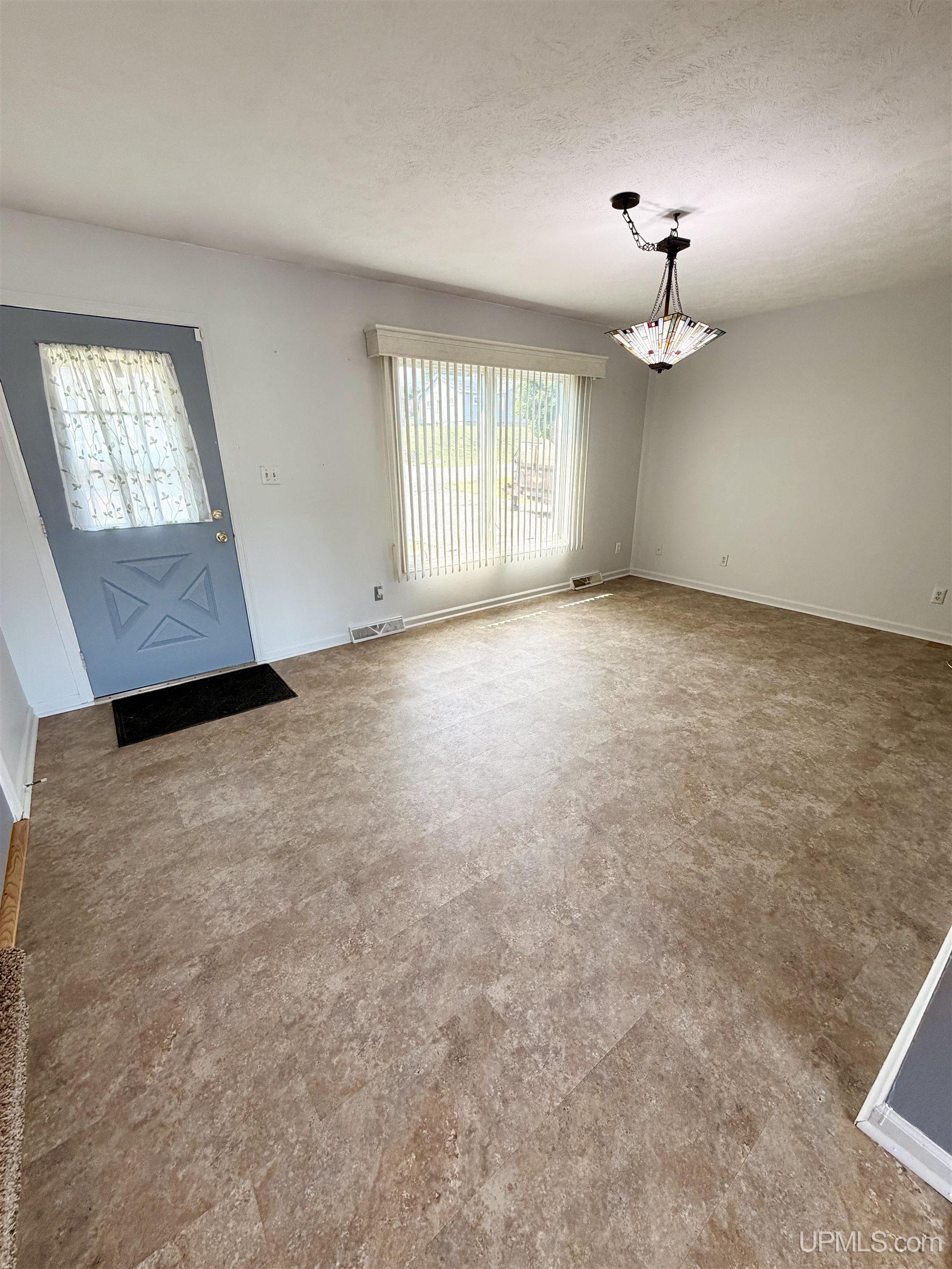115 S Marigold Street Property Photo 2