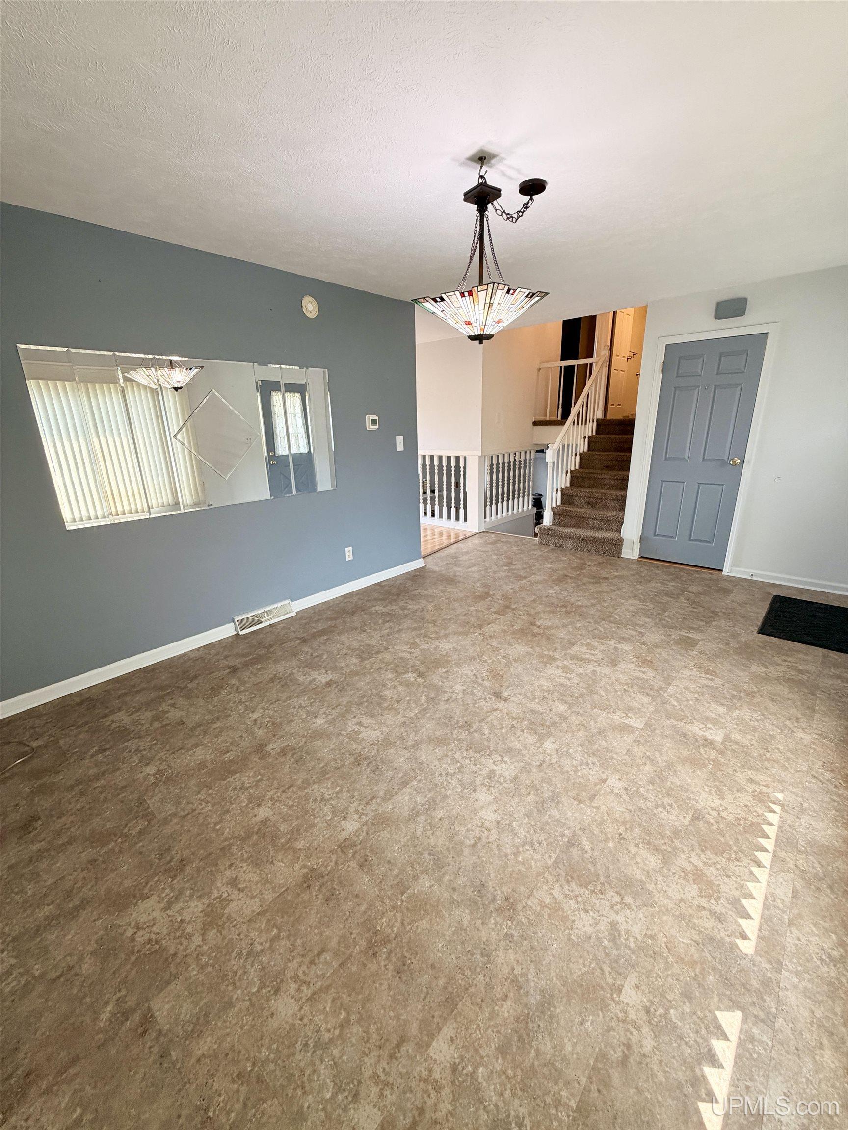 115 S Marigold Street Property Photo 3