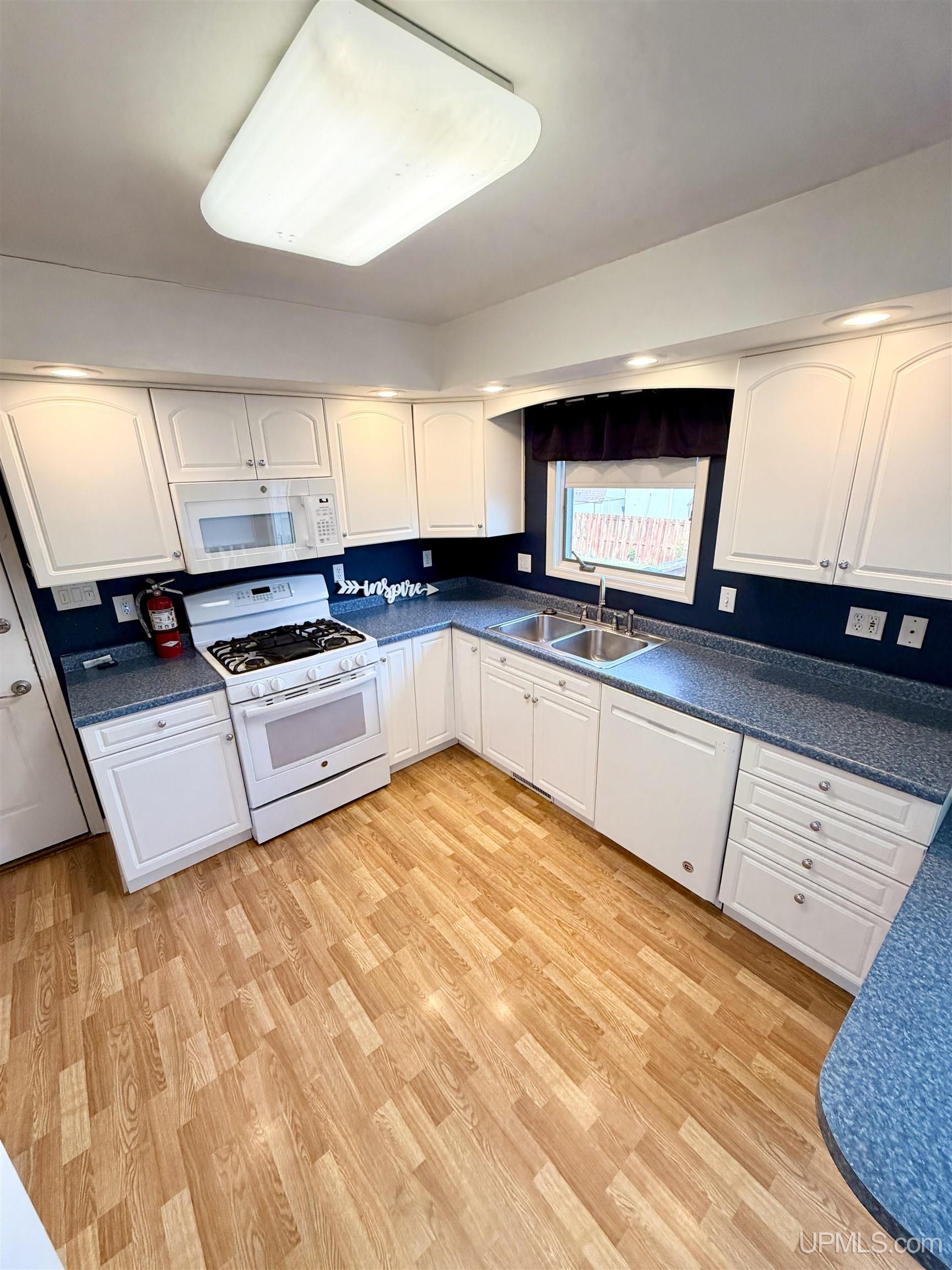 115 S Marigold Street Property Photo 6