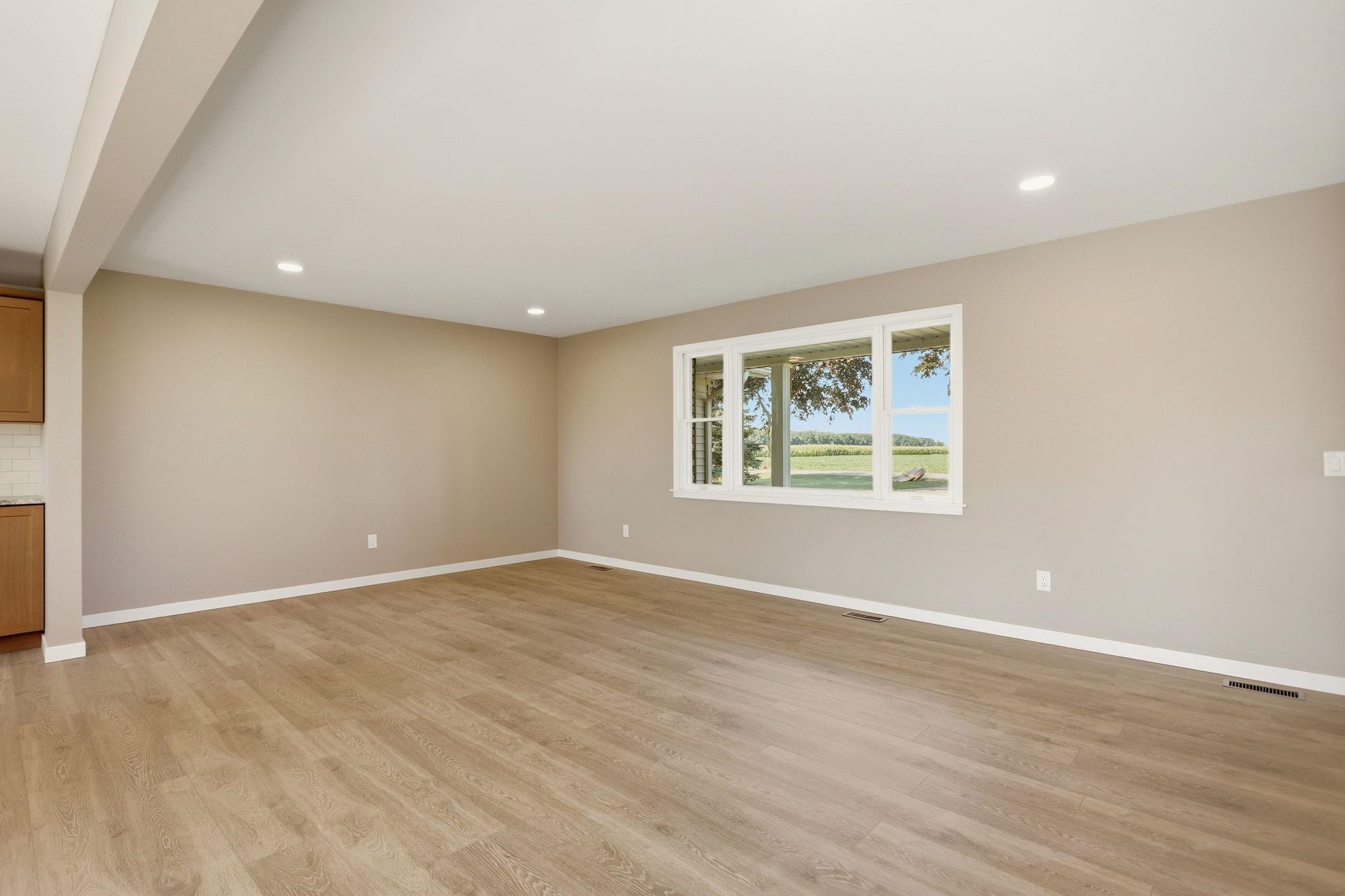 2141 Maple Road Property Photo 10